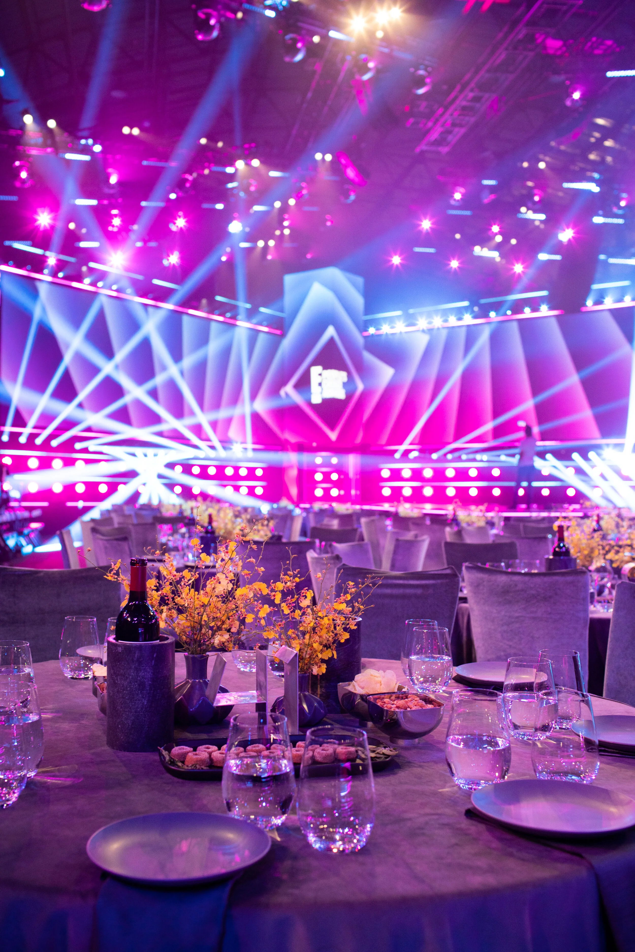 E! 2019-PeoplesChoiceAwards_0016.jpg