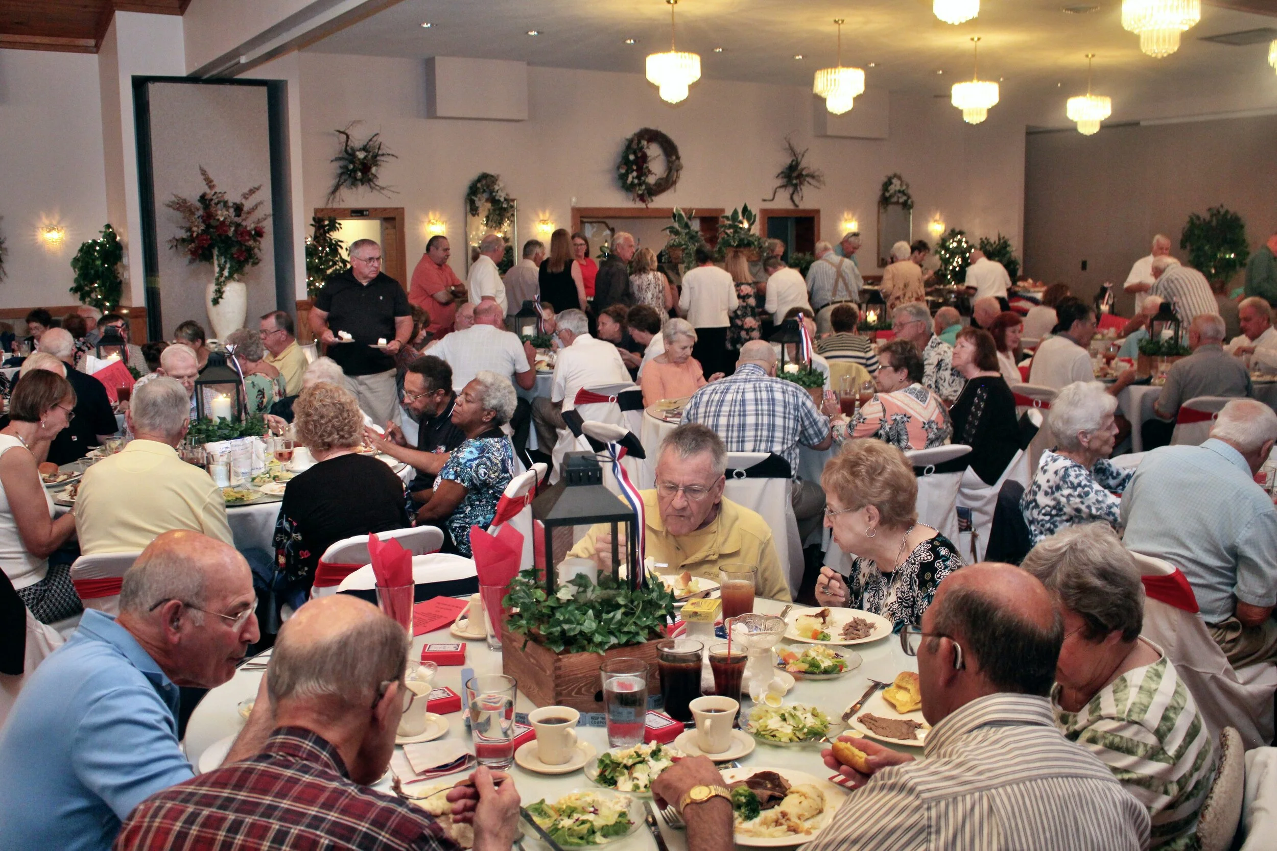 2019 dinner crowd.jpg