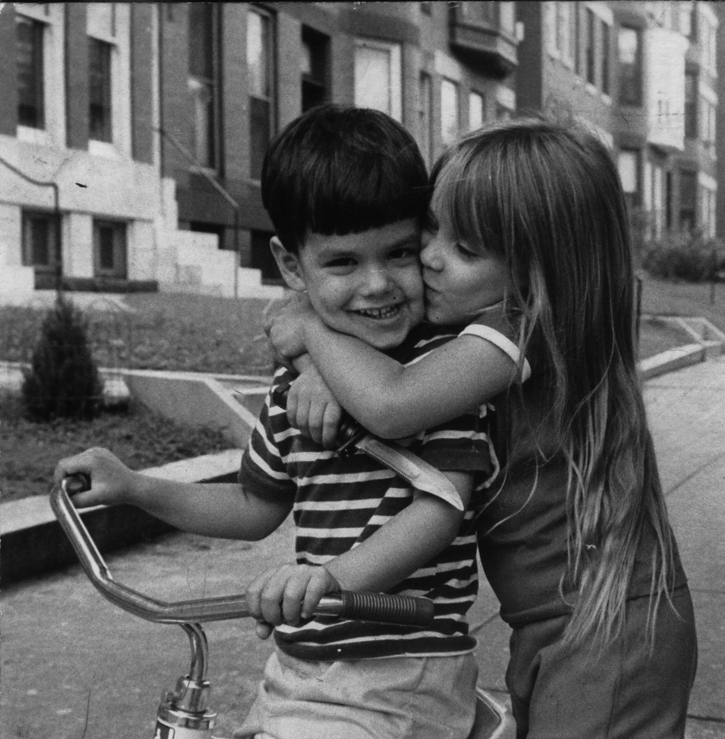 NATIONAL INQUIRER picture of the week  1974