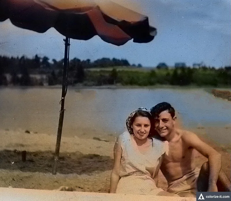DAD ANDMOM IN COLOR 1944