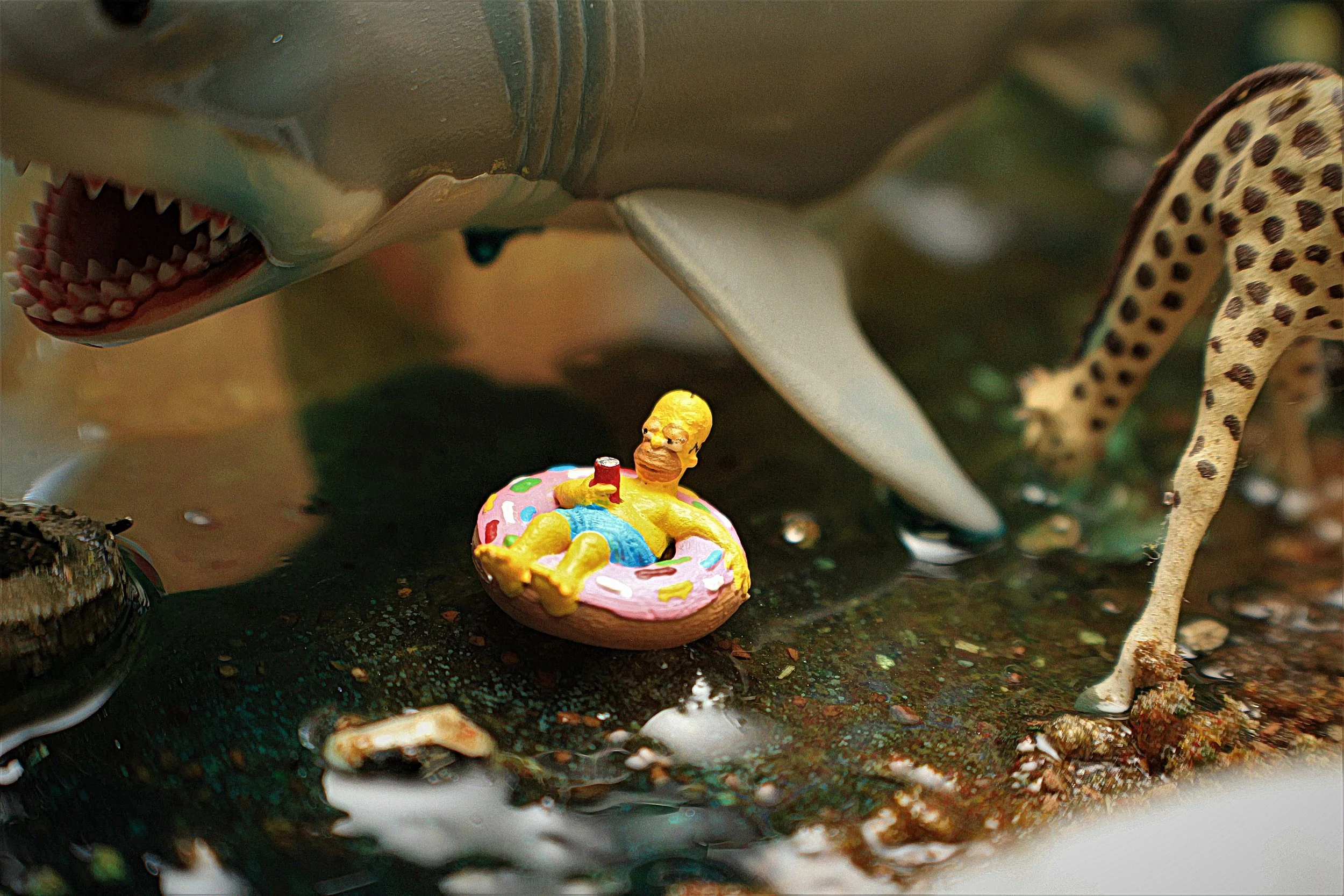 Homer  Simpson and jaws