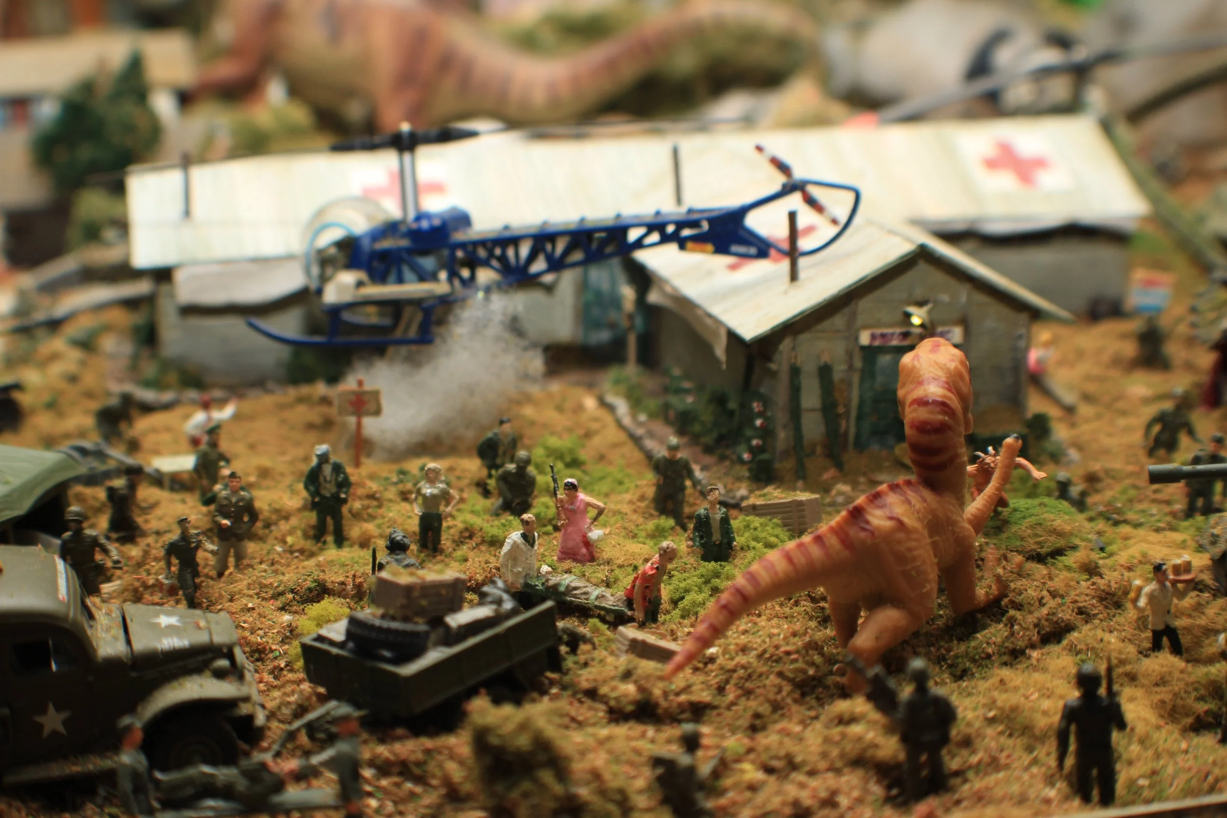 MASH  with Klinger and dino