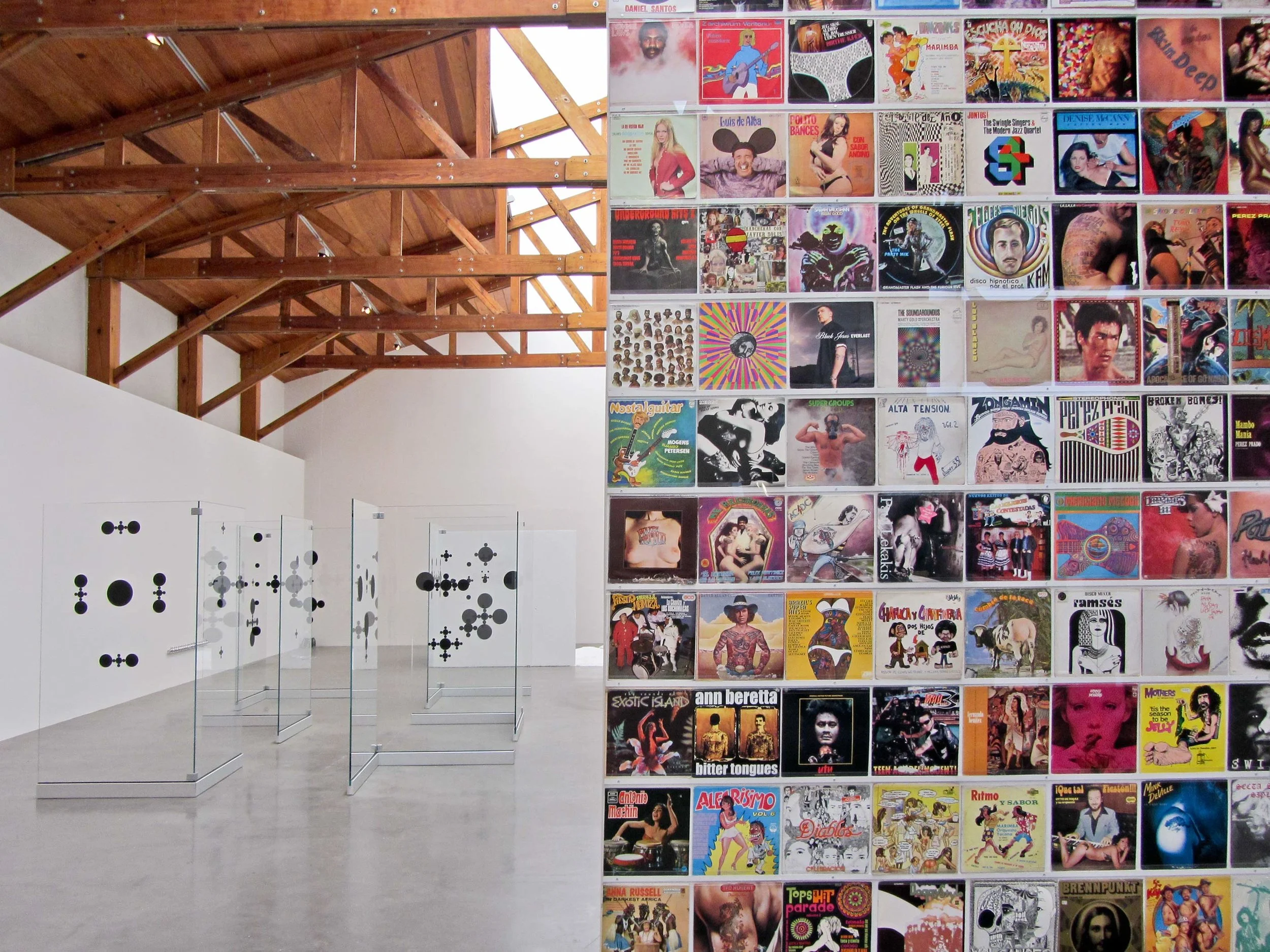 Momus  //  Misogyny and the Myth of the ’90s at Mexico City’s Kurimanzutto