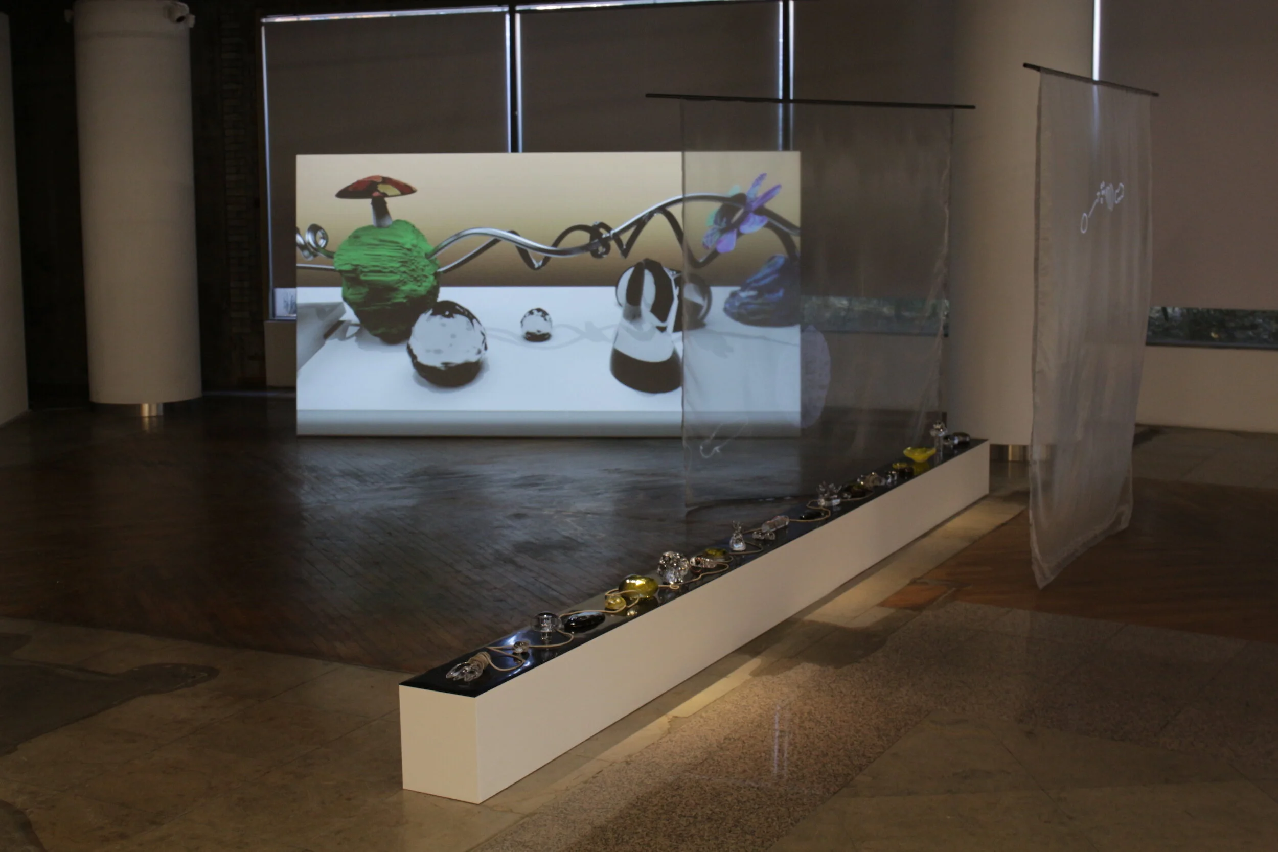  Tuomas A. Laitinen, “Liminal Cluster”, video installation, glass, rubber, rope, and other materials, 2017. Photo: Jeonje Kim. 