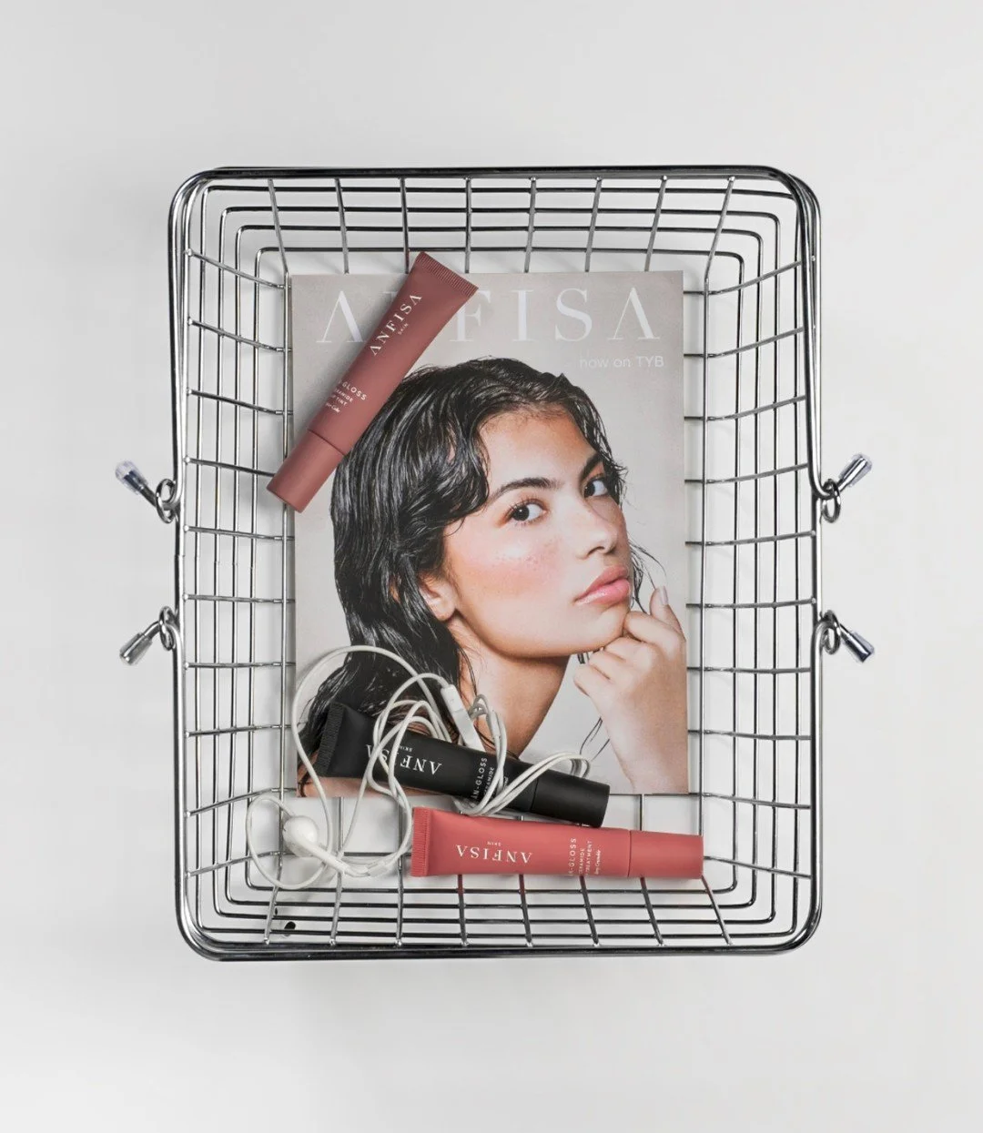 Shopping basket goals filled HERE: 👇🏻⁠
⁠
Drop me a line...it's stocking stuffer time!⁠
⁠
Happy to shop, wrap &amp; ship, if you need a secret Santa this holiday season. 🎁 Here are some great, universal goodies to fill your favorite stockings: ⁠
⁠
