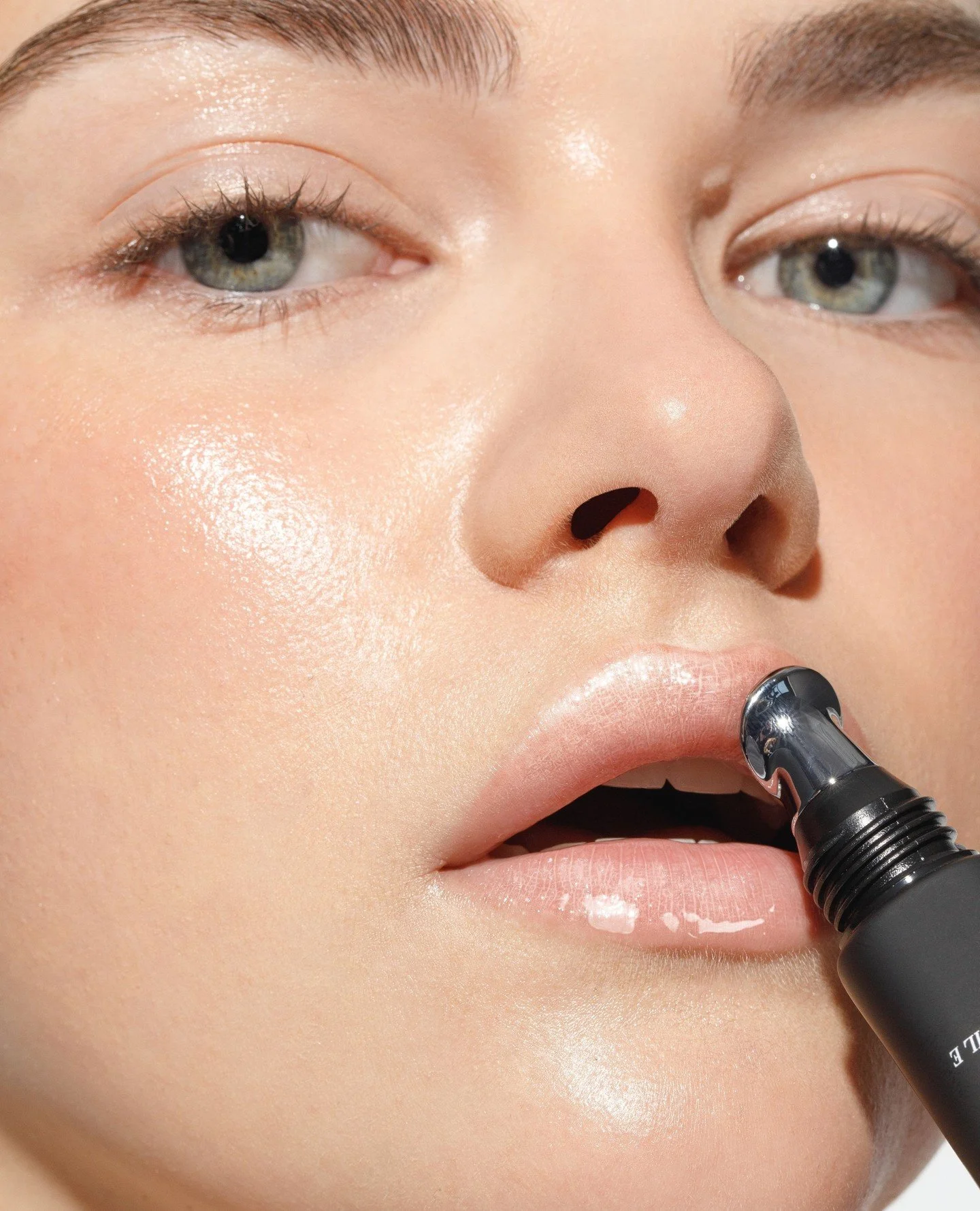 Do you have a case of "Winter Lips"? ⁠
⁠
Lips feeling dry, sensitive or chapped?⁠
⁠
Say hello to the award-winning &Acirc;N-GLOSS lip treatment formula. She is powered by CeraBind Technology and infused with five skin-identical ceramides an