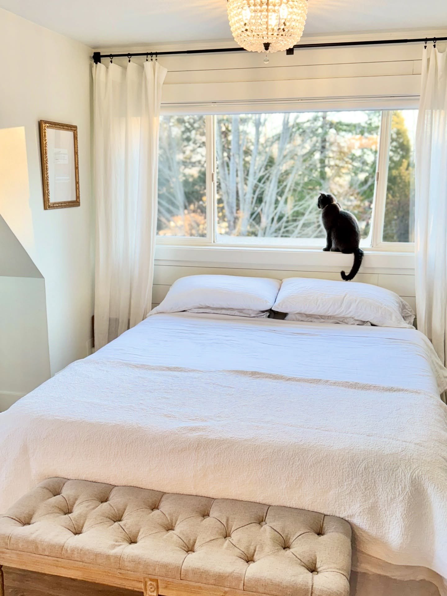 I&rsquo;m a lifelong fan of natural fiber bedding like pure linen or my favorite organic bamboo sheets, layered with natural fiber batted quilts, hand-stitched by my mom. 🥰

Layers of cozy natural fiber bedding, frosty windows from a cool room &amp;