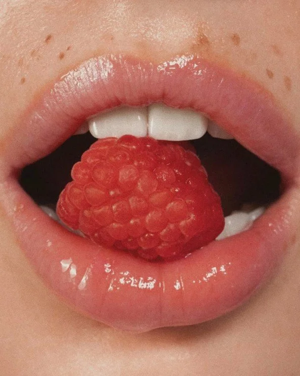 My personal FAVORITE color of An-Gloss so far is... BERRY CRUMBLE 🍓⁠
⁠
It's the perfect transitional shade for that just-bitten flush and juicy shine. With five skin-identical ceramides and two plumping peptides that deeply hydrate and enhance fulln