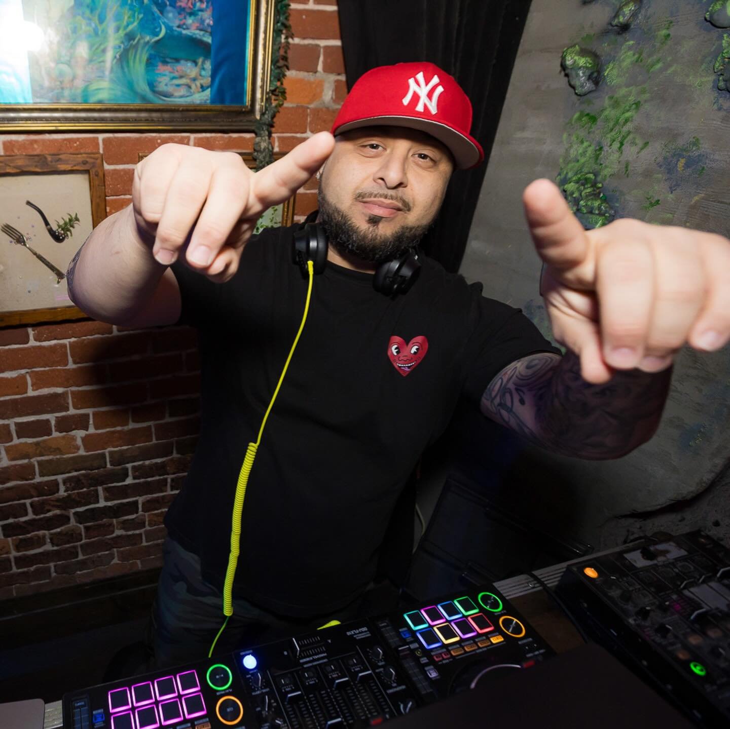 THROWBACK THURSDAY at Dive Bar Sacramento 🎶🔥

We&rsquo;re taking it back ALL night with the classics you forgot you loved.

✨ Special Guest: Moises Medina
🎧 DJ Oasis &amp; DJ Swavey
📍 Dive Bar &ndash; 1016 K St, Sac
📅 Thursday 3.12.26

Old schoo