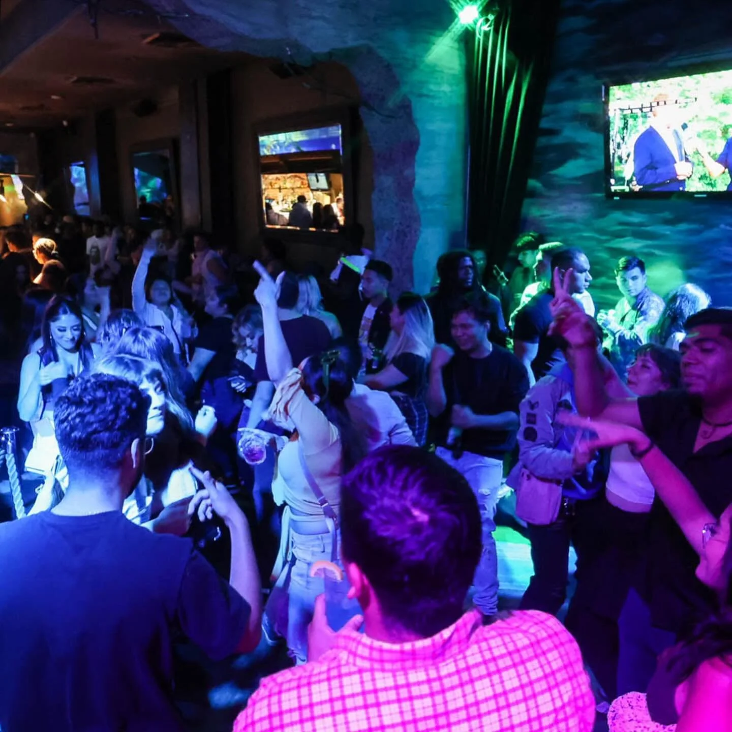 Another great Lineup of events this week at @divebarsac ✨ Make plans to party with us 🎉 Featuring Live DJs &amp; Mermaids every nights 🔥