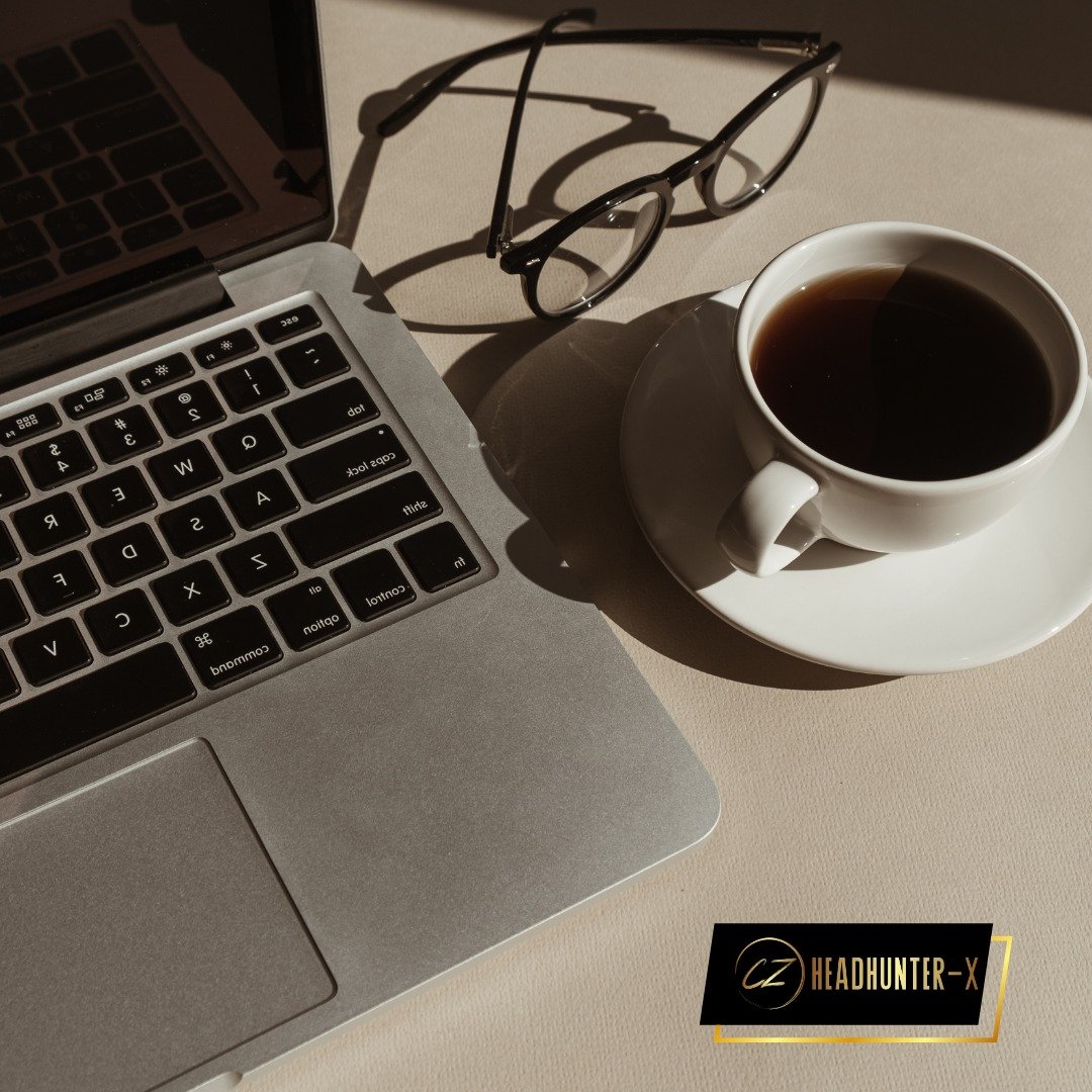 No todas las decisiones ejecutivas se toman en salas de juntas. 

Algunas nacen en el silencio, entre datos, intuici&oacute;n&hellip; y una conversaci&oacute;n inc&oacute;moda que nadie m&aacute;s se atreve a tener. ☕📊

Acompa&ntilde;amos a l&iacute