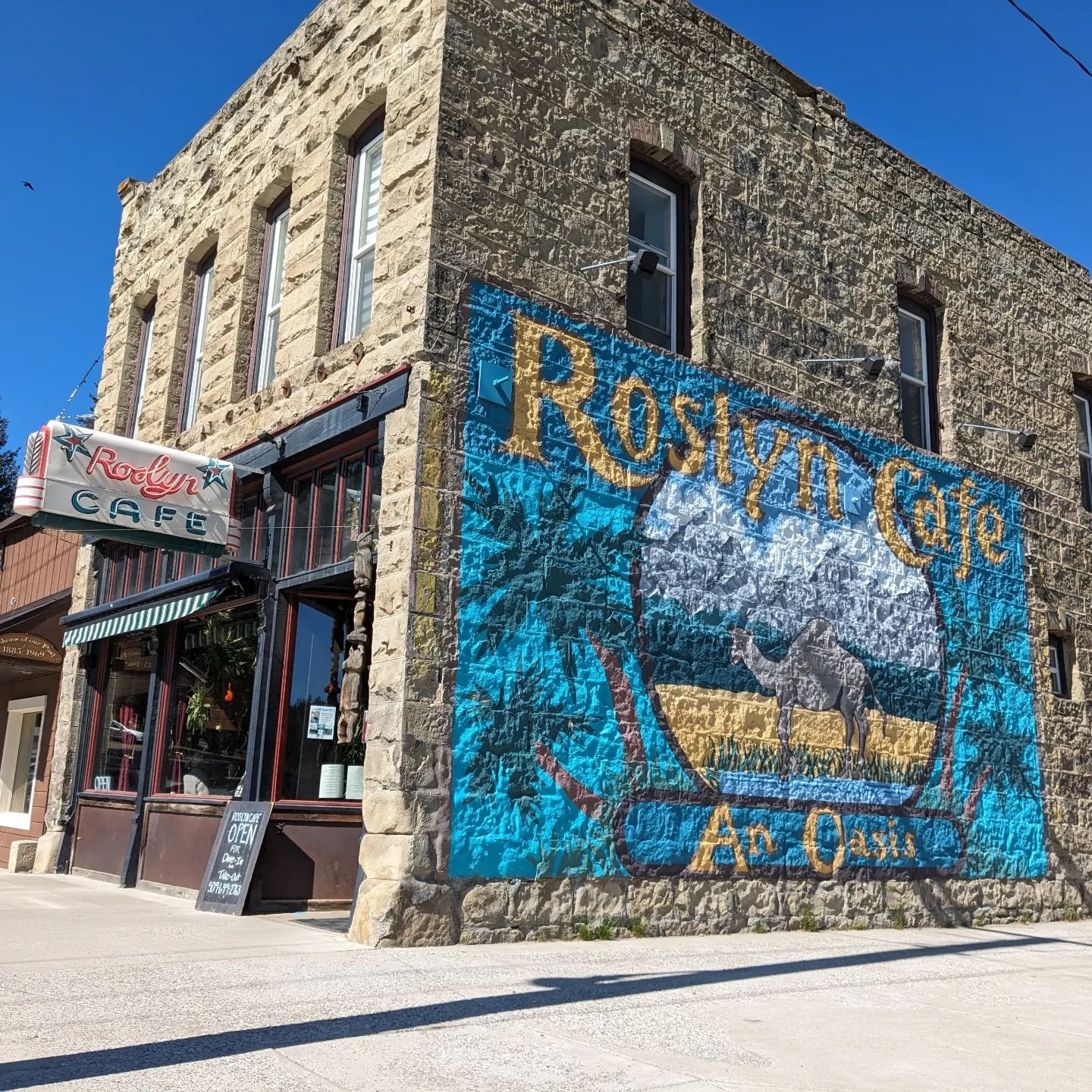 We've been watching Northern Exposure, so a stop in Roslyn was required. 🫎🌲⛰️