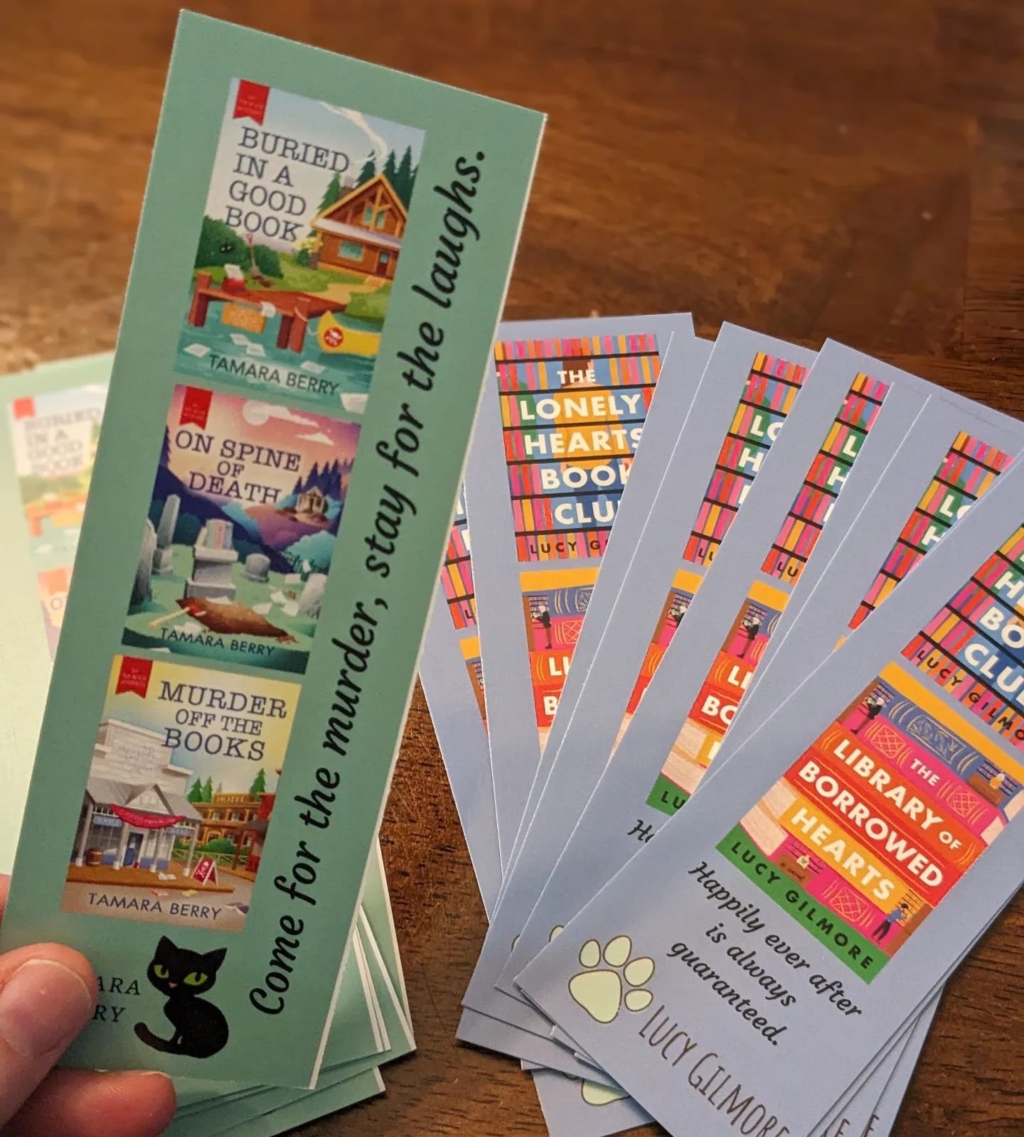 The very kind and talented @writeremmelineduncan always notices my lack of swag at events, so she designed me these adorable two-sided bookmarks. I'm like a real author now! 

😎📚🔖