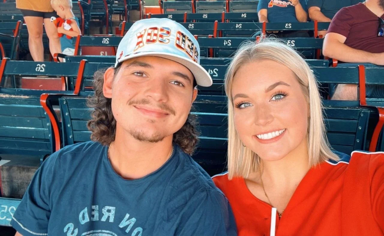 The only guy I&rsquo;d go to a Rangers game with, disguised as a Red Sox fan..❤️💙