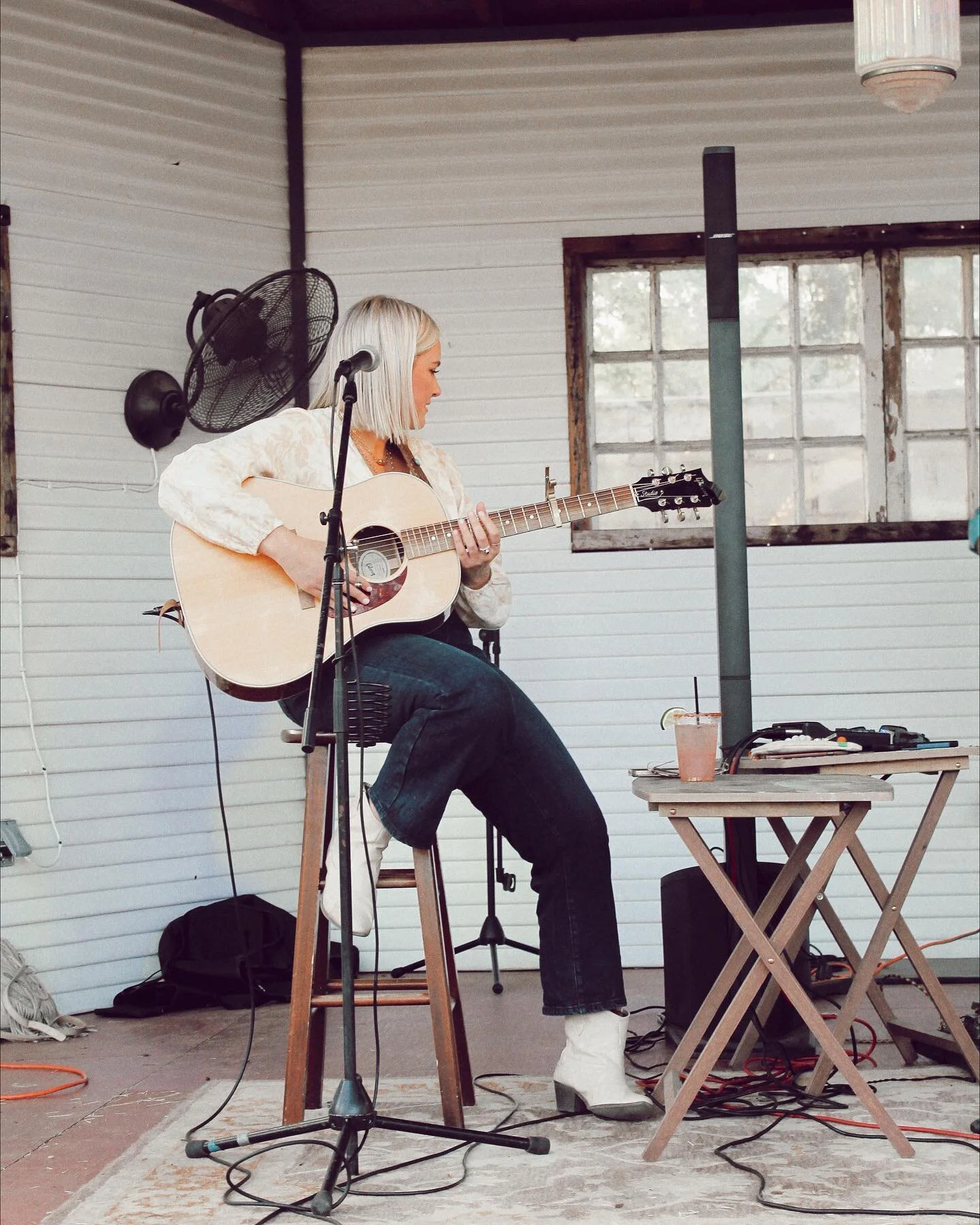 Happy Monday 🤘🏻 
I&rsquo;ve got a full month of shows coming up! Hope to see ya there! 
3/4 @therusticsa 4-6pm
3/5 @gruenegrove 6-9pm
3/10 @hudsonsonmercer 8:30pm
3/11 @albert.texas 1-4pm
3/18 @thearborsroundtop 3-6pm
  @roundtopbrewing 6:30pm
3/25