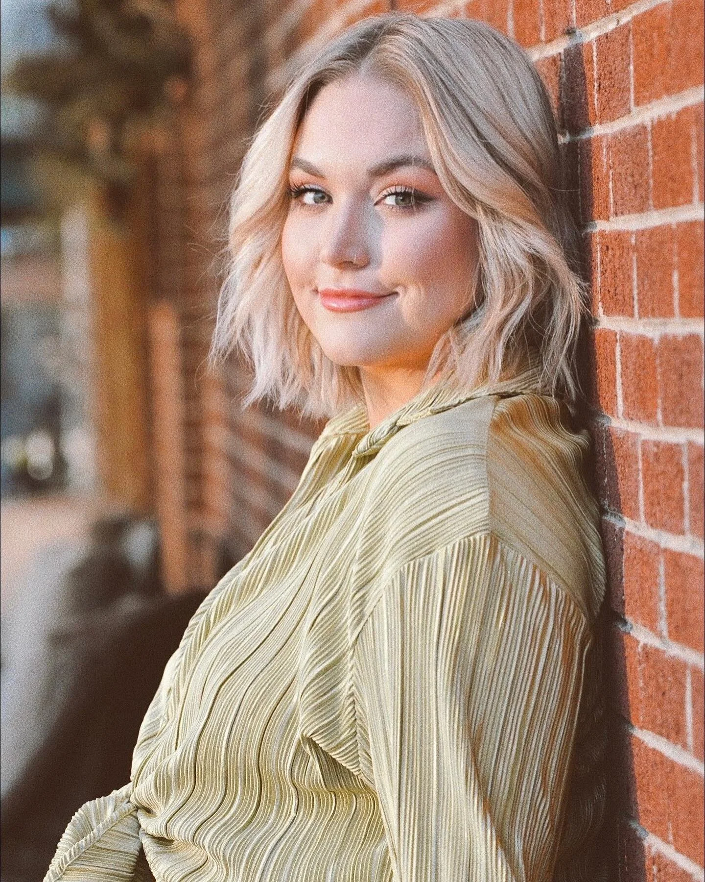 Monday&rsquo;s suck... But just a few more days and ill be playing at the @thepostfw with @bo_armstrong 
Make sure and get your tickets ✿✿

📷: @clintonhphoto