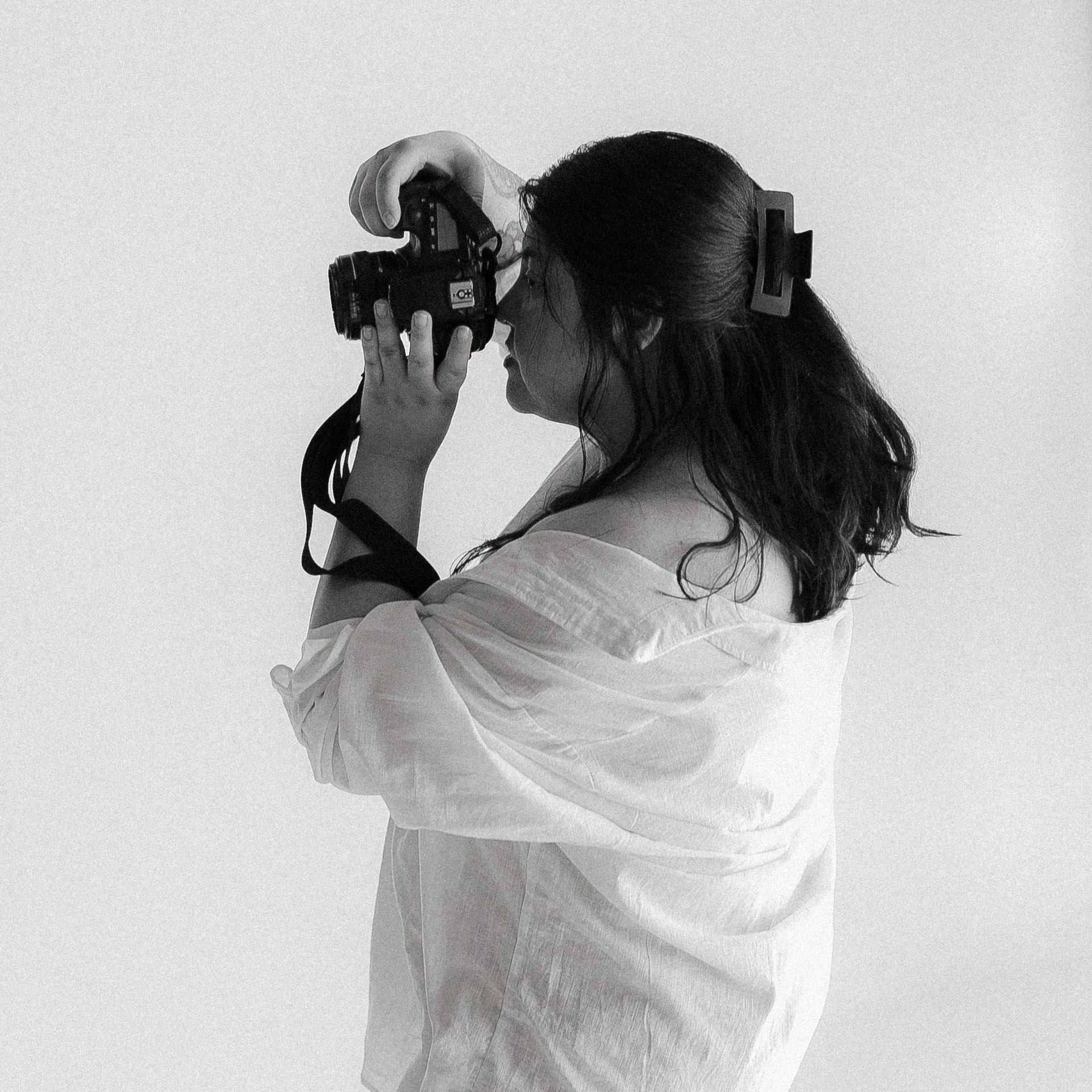 Houston photographer Jasmin photographing a studio portrait session