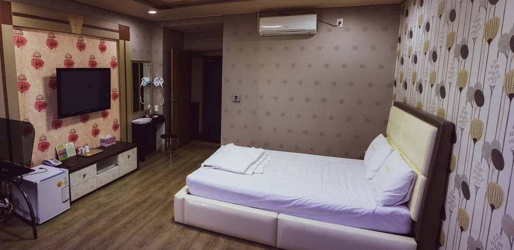 The 12 Types Of Korean Hotels Explained Korean Rooftop