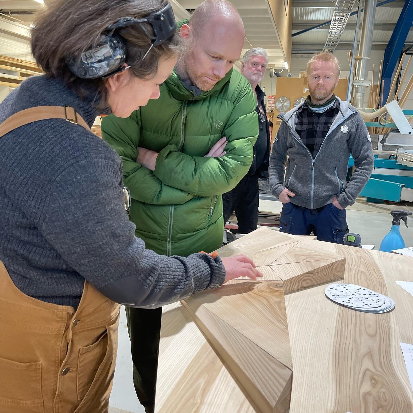 Excited to see this wooden ash table that Audun designed at NRK for The World Championships of Nordic Skiing in Planicia +  The World Championships of Biathlon in Oberhof. The table is constructed so it can be compact under transportation.  Wonderful