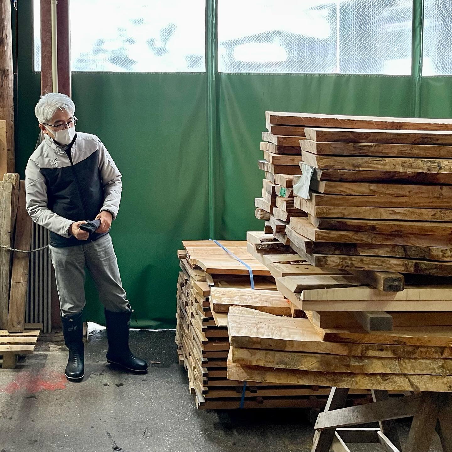 Everyone that loves high quality woodcraft, practical environmental consciousness and a bit of fairytales should try to come by the company Oak Village in Hida Takayama. The story of how the unique carpentry workshop was founded, it&rsquo;s philosoph