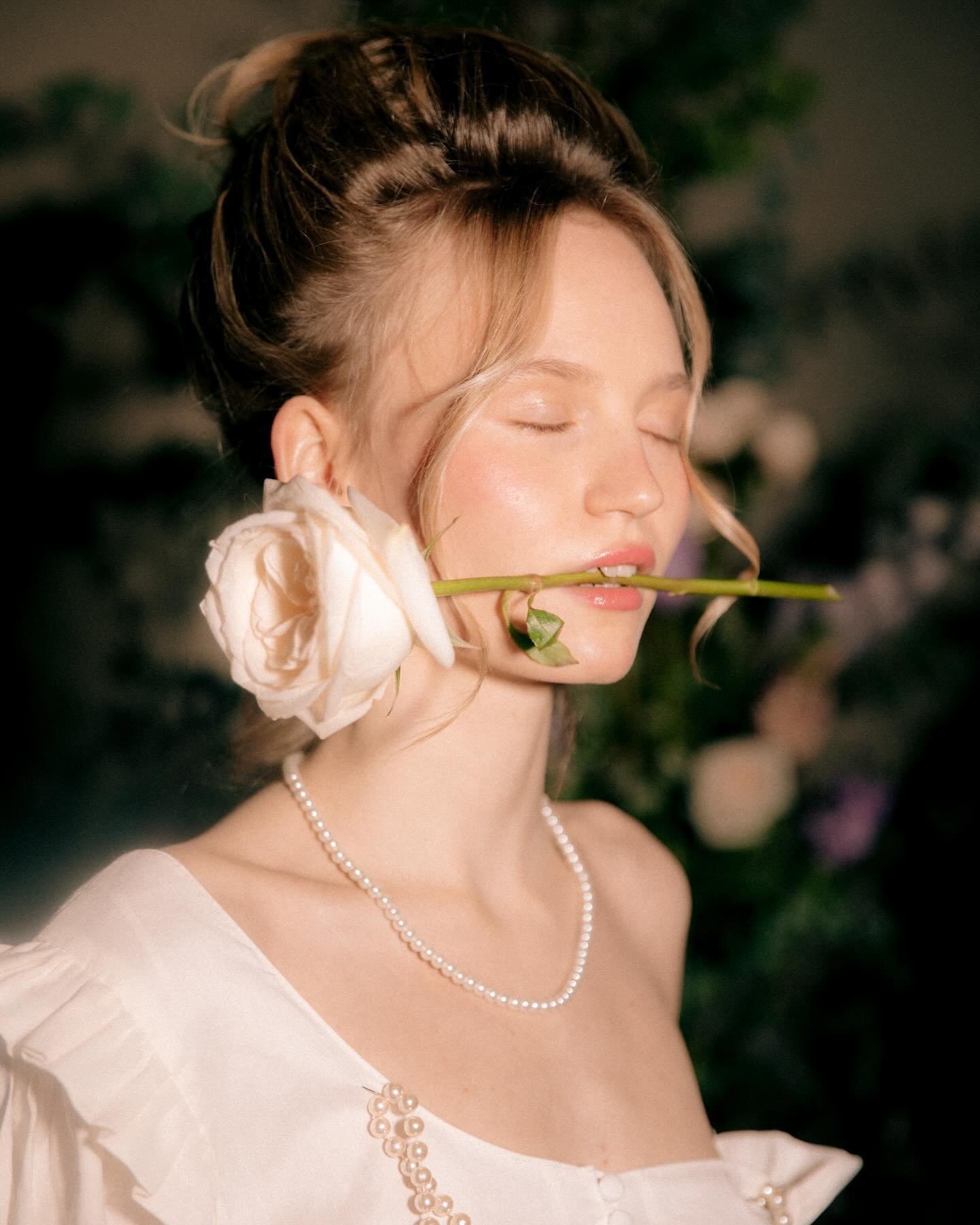 Fashion story for @contributormagazine 
Photographer @caroline.pajak
Photographer&rsquo;s assistant @evgenia.lisak 
Agency @besplendid_world 
Art Director @natally_kc
Model @jeannehoeltschi @visagemodelszurich
HMUA @daria.ranae
Stylist @mmila_milk @s