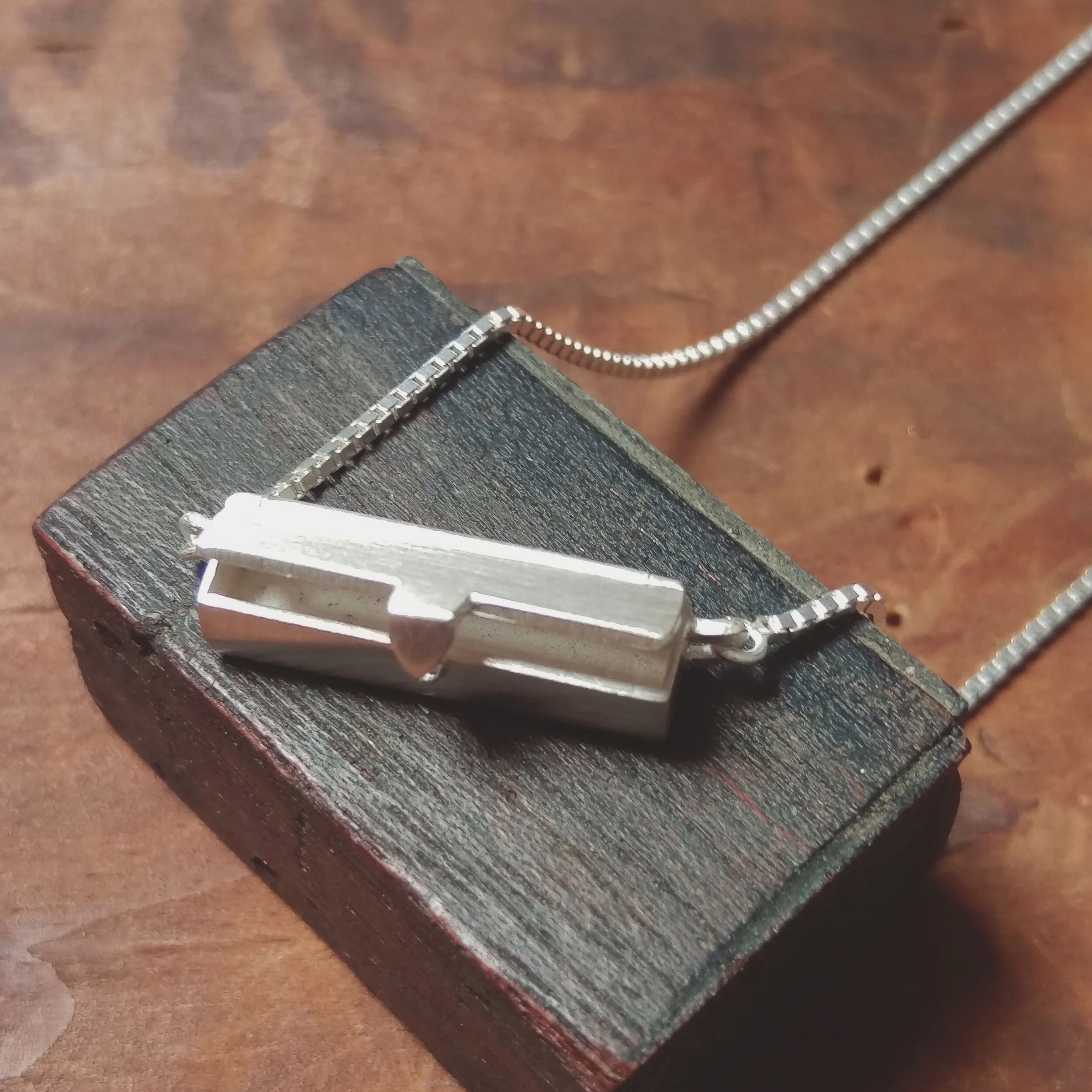 72 FelixLocket2.jpg