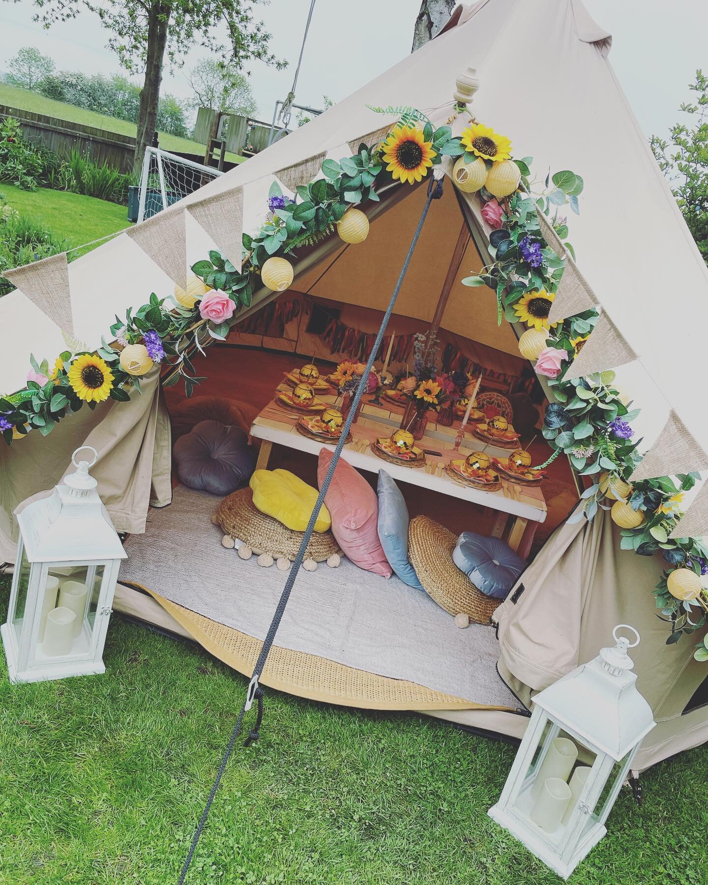 Revisiting a lovely family, this time we set up our lovely 4m bell tent with our coachella festival vibe theme for a garden party for Florence&rsquo;s 9th birthday celebrations 🌸💜🌺💙🌸💛🌺