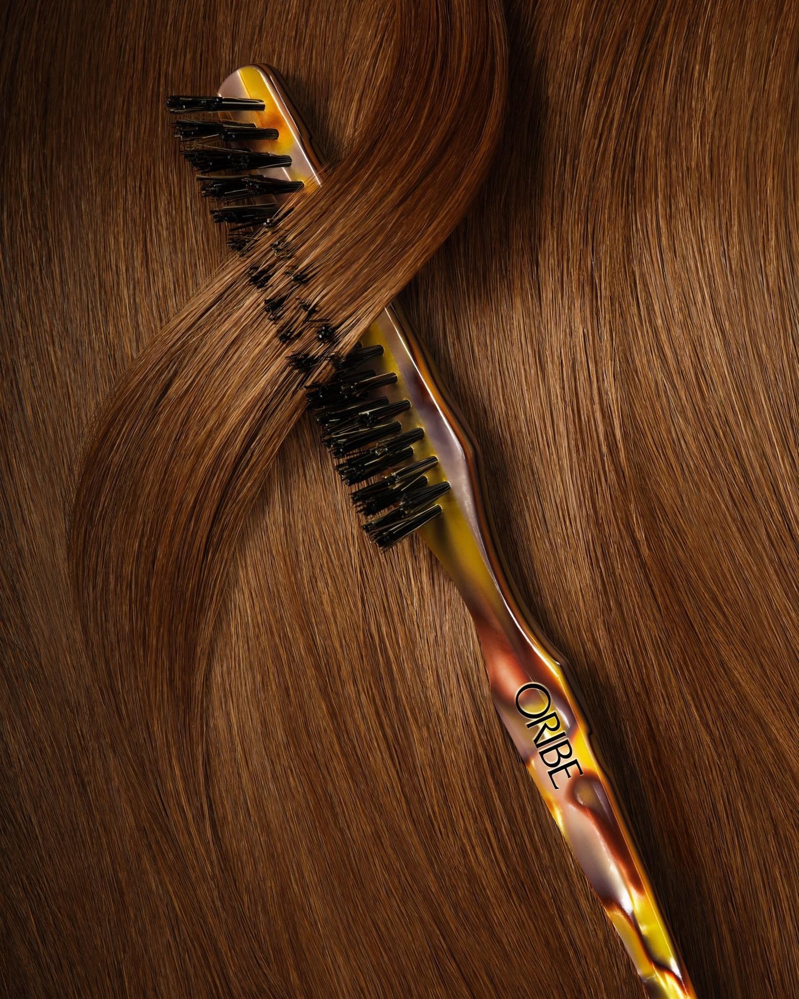 Oribe Resin Teasing Brush