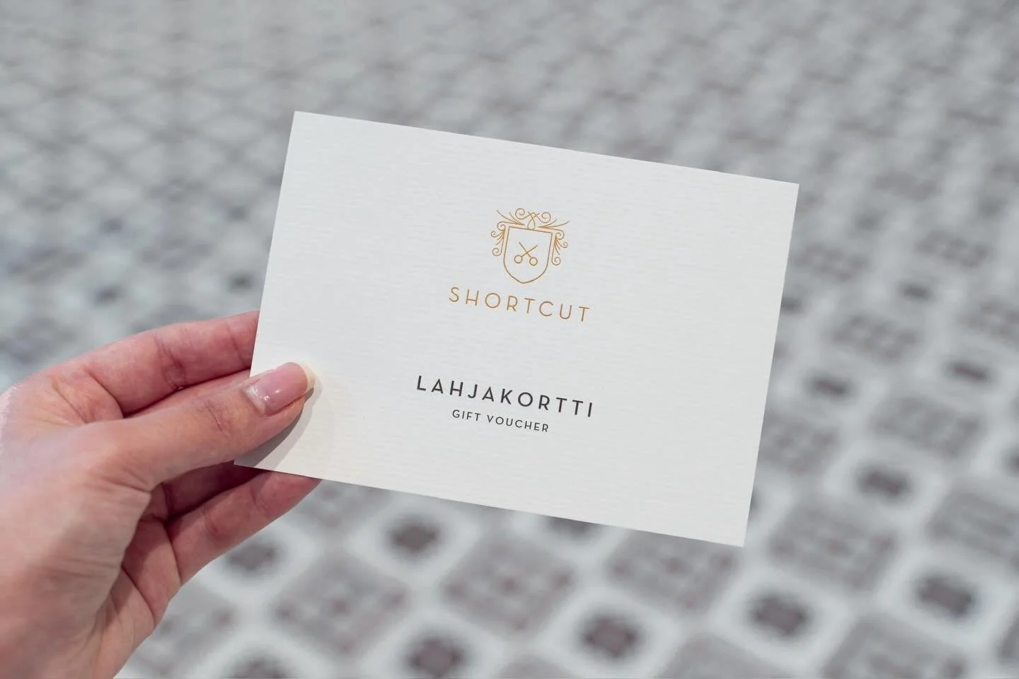 Yst&auml;v&auml;np&auml;iv&auml; on enemm&auml;n kuin kukkia ja tavaraa.
Se on hetki pys&auml;hty&auml; ja antaa toiselle hyv&auml;&auml; oloa. ❤️

Shortcutin lahjakortti on lahja, joka tuntuu &ndash;
hemmottelua, hyvinvointia ja hetki vain itselle.
