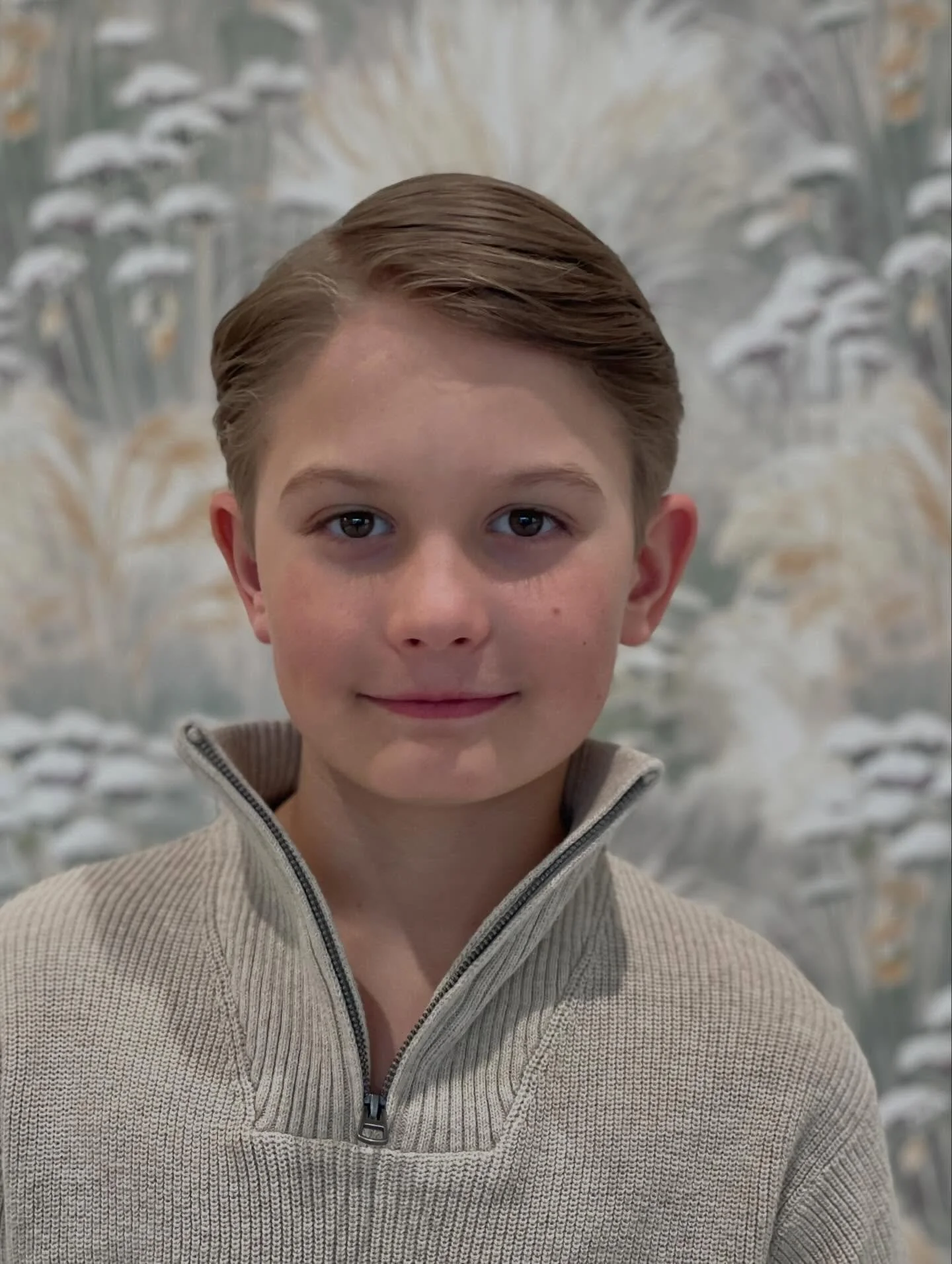 UUTUUS PALVELUVALIKOIMAAN 🤎

Haluamme palvella koko perhett&auml; entist&auml; paremmin. Siksi olemme lis&auml;nneet palveluihimme uuden leikkauksen nuorille.

TEEN-leikkaus on suunniteltu 7&ndash;15-vuotiaille.
&bull; TEEN parturileikkaus pojille
&