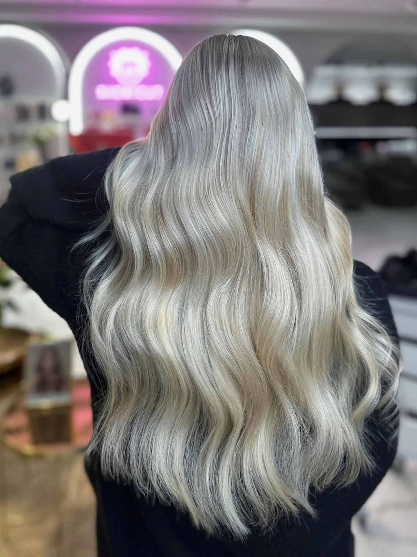 Multi-technique erikoisvaalennusty&ouml;, jotta hiuksesta saatiin tasaisen vaalea ja kaunis 🌸
Tehnyt Louisa

#vaalennus #platinablond #kampaamolauttasaari #kampaamohelsinki #ammattitaito