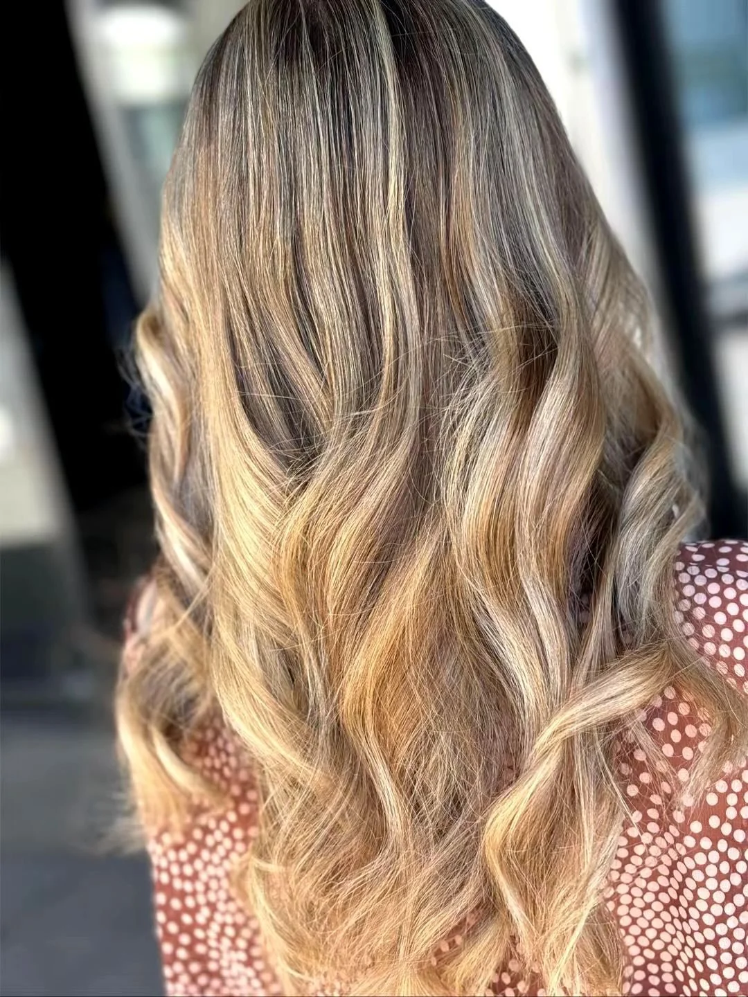 Kev&auml;&auml;n kaunein s&auml;vy on t&auml;&auml;ll&auml; &mdash; l&auml;mmin Bellini 🍑✨

Lindan toteuttama moniv&auml;ri ja leikkaus hehkuvat pehme&auml;&auml; l&auml;mp&ouml;&auml;, hienostunutta valoa ja kauniisti sulautuvia s&auml;vyj&auml;.

