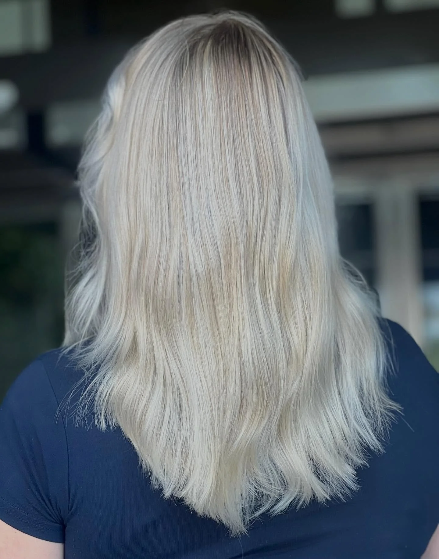 Ajaton vaalea. Hienostunutta kauneutta 🩵🤍

T&auml;ydellinen vaalea hiusv&auml;ri syntyy harkituista s&auml;vyist&auml;, valosta ja syvyydest&auml;. Se on huolellisesti rakennettu kokonaisuus, jossa jokainen vivahde on suunniteltu korostamaan asiakk