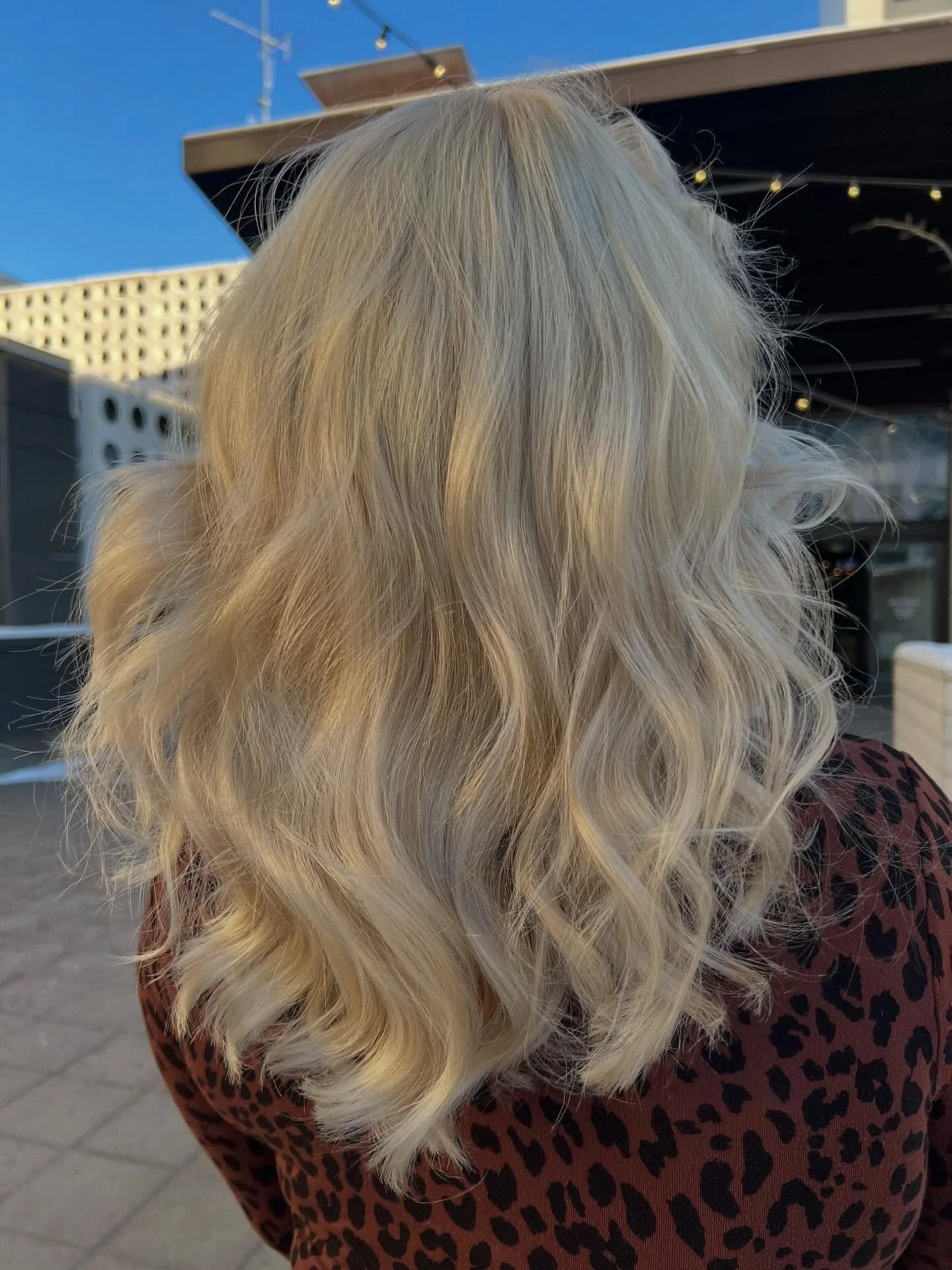 Saatiin vaalentamalla ja hiustenleikkauksella aika Iso muutos! 
#vainparastahiuksillesi #vaaleathiukset #blondehair #vaaleathiuksethelsinki #hiusmuutos