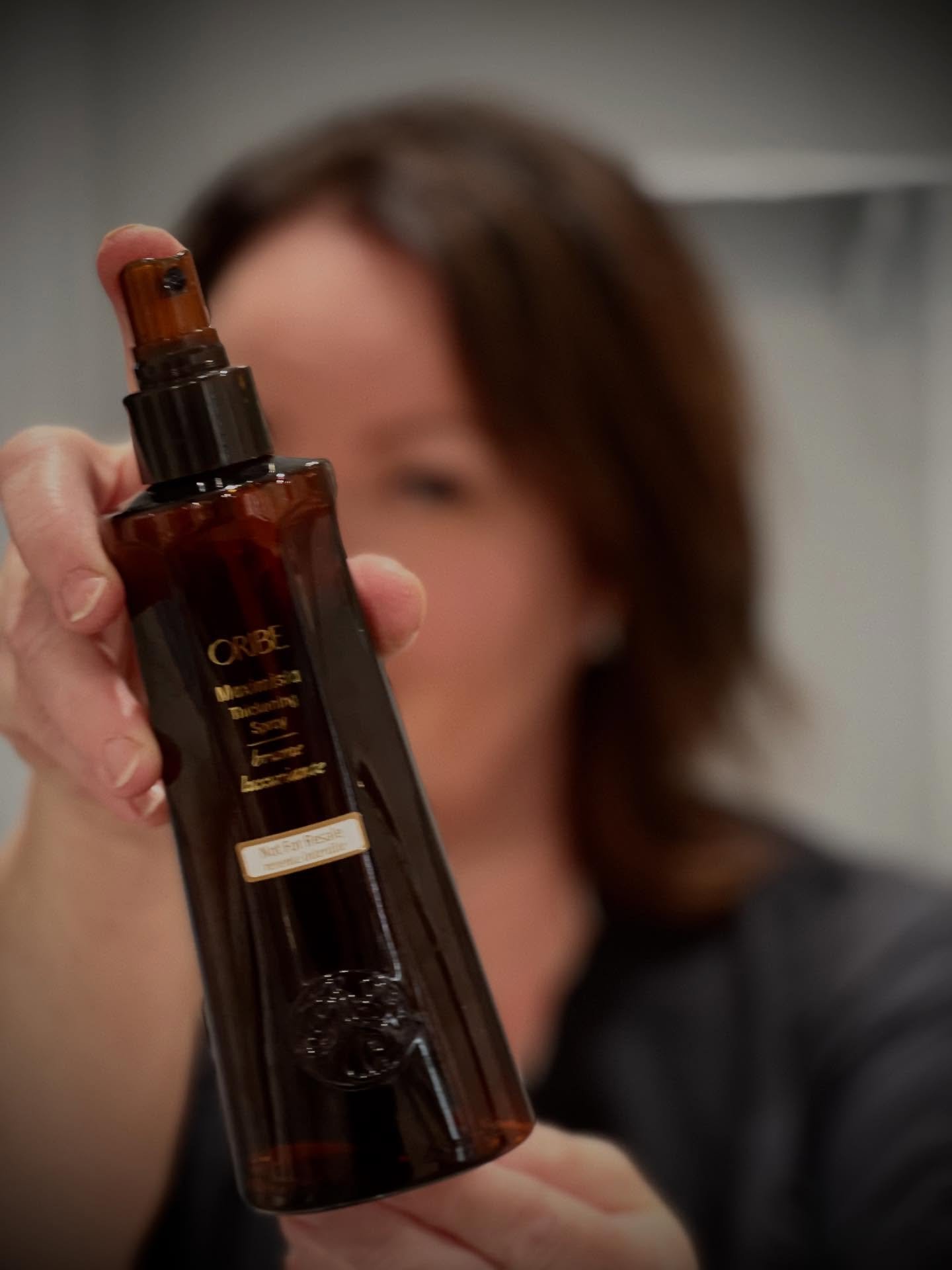 Meid&auml;n SUOSIKIT hoito- ja muotoilutuotteista;

Sarin suosikki:
ORIBE MAXIMISTA thickening spray

&rdquo;Oriben Maximista thickening spray antaa nimens&auml; mukaisesti maksimaalista tuuheutta hiuksille. Maximista tuuheutta, antaa pitoa, antaa te