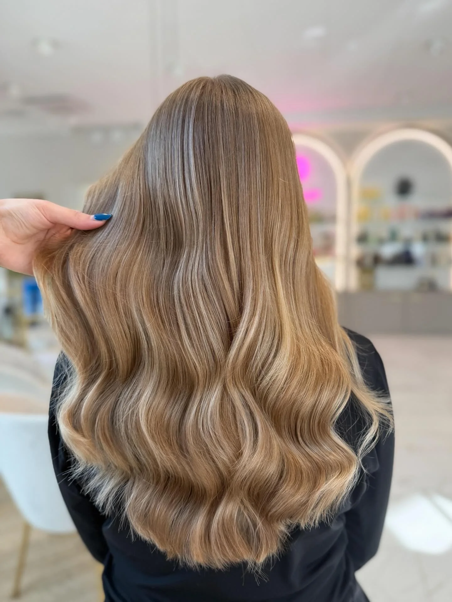 Caramel blonde 🤎💛 
Tehnyt Rosa

#vainparastahiuksillesi #kampaamolauttasaari #caramelblonde #moniv&auml;riv&auml;rj&auml;ys #kev&auml;t2026