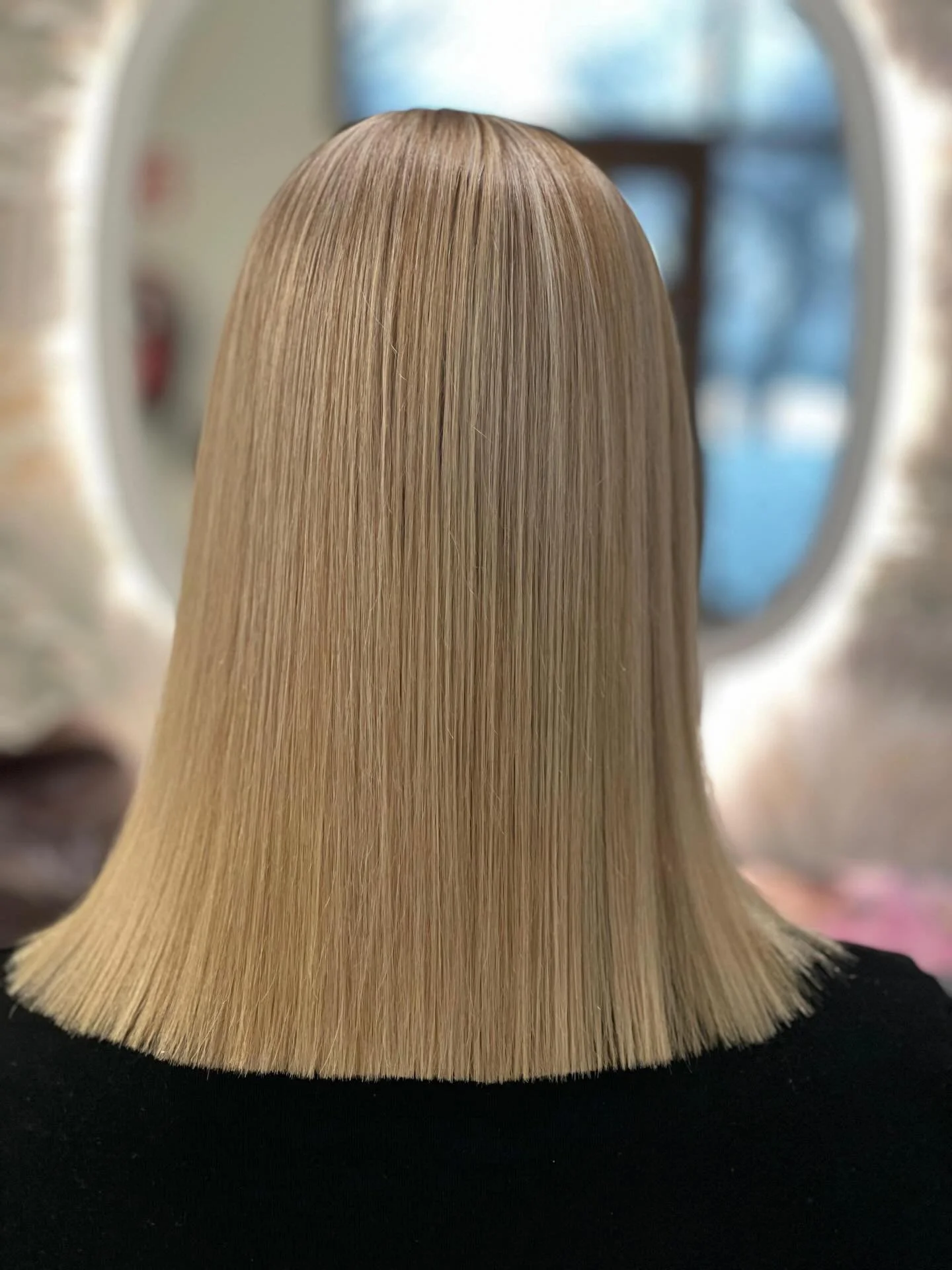 Summer blonde and sleek 💚

#highlights #hairsalonhelsinki #blondehair #naturalblondehighlights