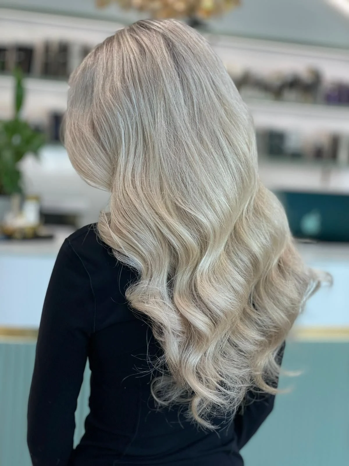 Babylights, erikoisvaalennus extrapitk&auml;t hiukset. 

Toukokuun loppu on ollut ihanan kiireist&auml;, kiitos asiakkaat! 💚 Ilman teit&auml; ei olisi meit&auml; 💚

#babylightshair #babylightsandbalayage #raidat #raidathelsinki #vainparastahiuksill