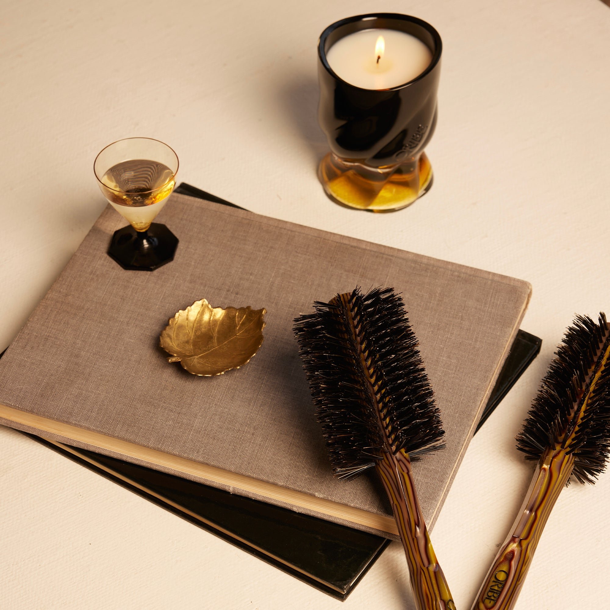Oribe Resin Medium Round Brush