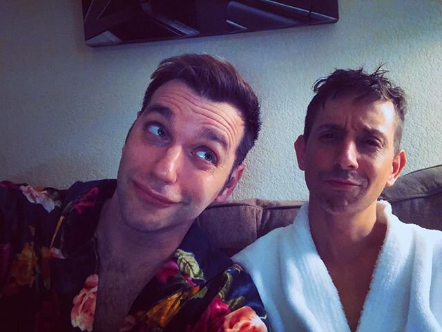 Wholesome gay content for these trying times 👯&zwj;♂️#datenight