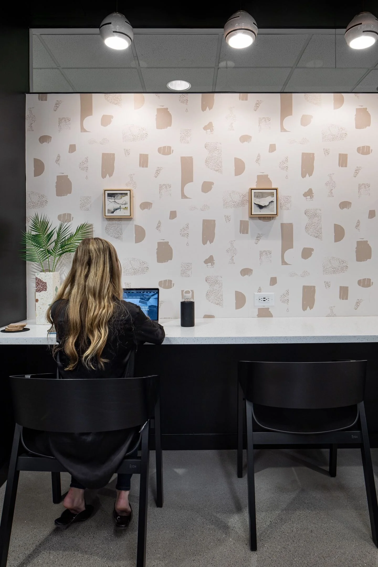 Woman seated working at Georgia 400 Wifi bar