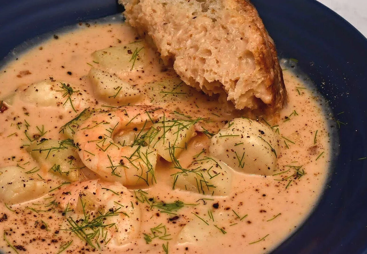 Photo: c. foodblogchef 2020Copy and paste to print the recipe.  SHRIMP AND SCALLOP CHOWDER Makes 4 bowls or 6 small cups Ingredients: 1 tablespoon salt pork + 2 teaspoons olive oil (optional) 2-3 tablespoons butter 1 shallot finely chopped 2 tablesp…