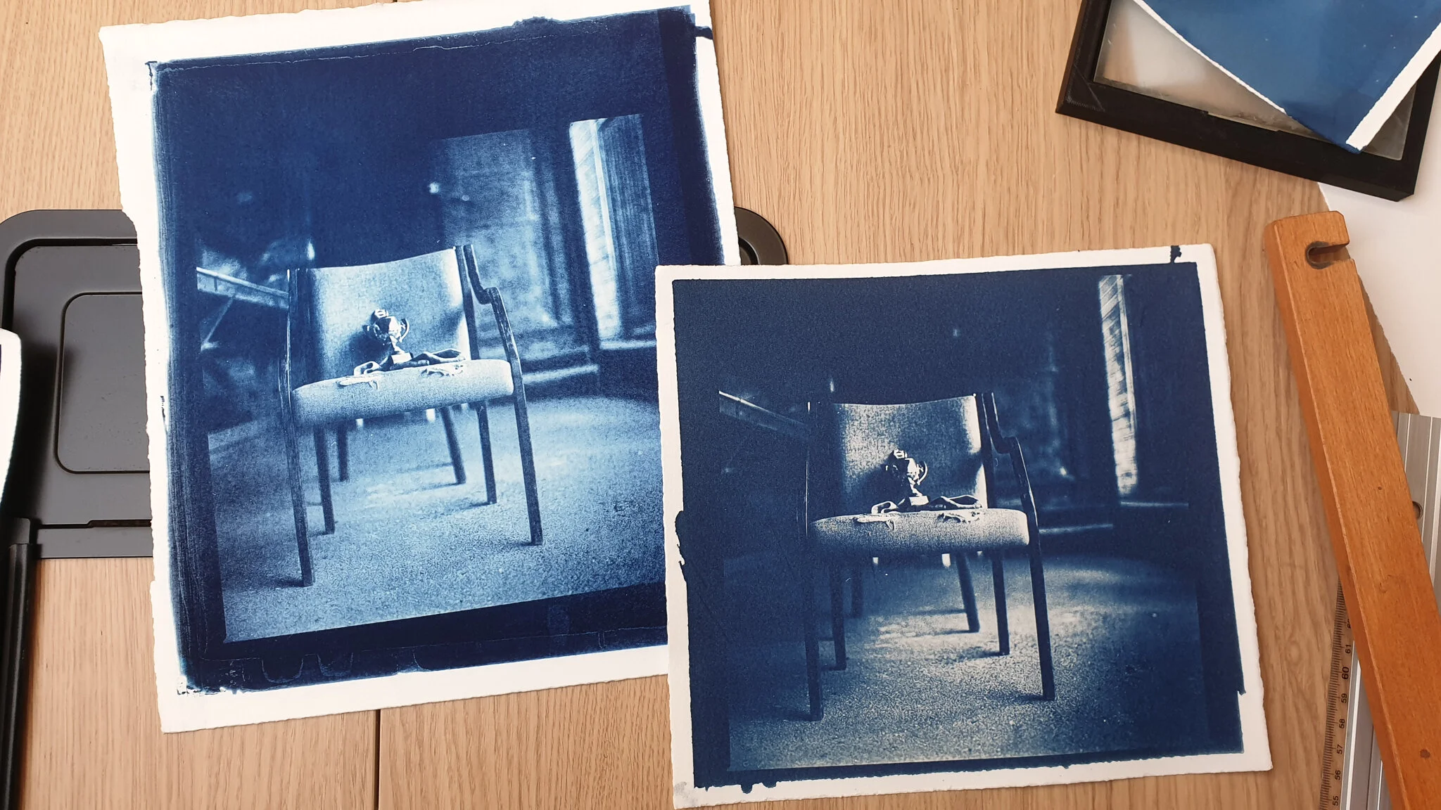 The improved chemistry invented in 1995 on the left, and the “classic” on the right. Images printed from the same negative.