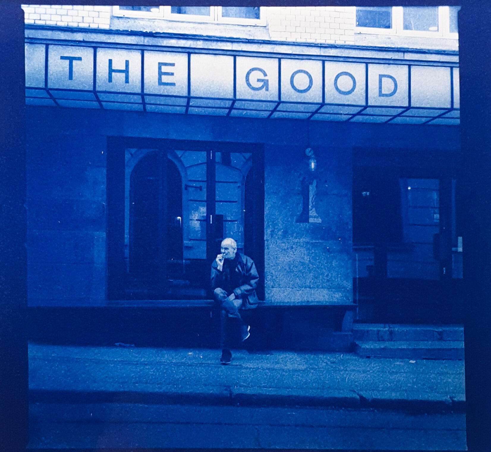 Street photography in blue. The good one.