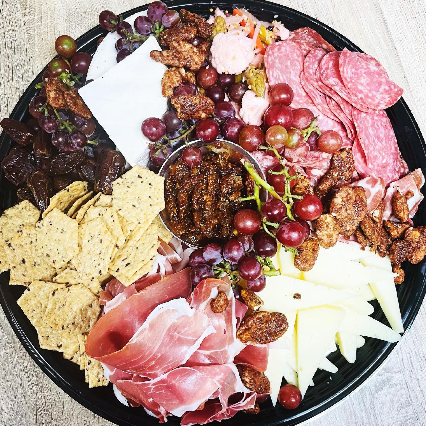 A good charcuterie 🍇🧀 platter is always a fun addition to any party 🎉! From easy pick up platters and buffets, to drop offs and fully staffed 👨🏻&zwj;🍳 events, we have some great options for events of all sizes! 🍾
.
📬joann@oldballardcc.com