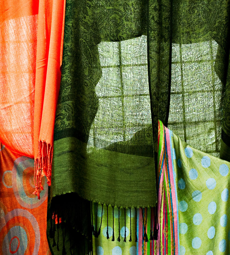 SHAWL STALL – SATURDAY MARKET – PORTLAND