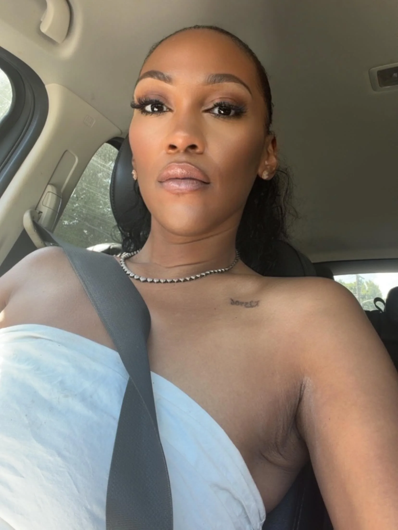 Proof of life. 
Fun fact , I love singing the part &ldquo;can we get much higher&rdquo; and then out of nowhere someone goes &ldquo;so high&rdquo; 🤯🥰I just love it. Anyways hey yall. Bye yall.