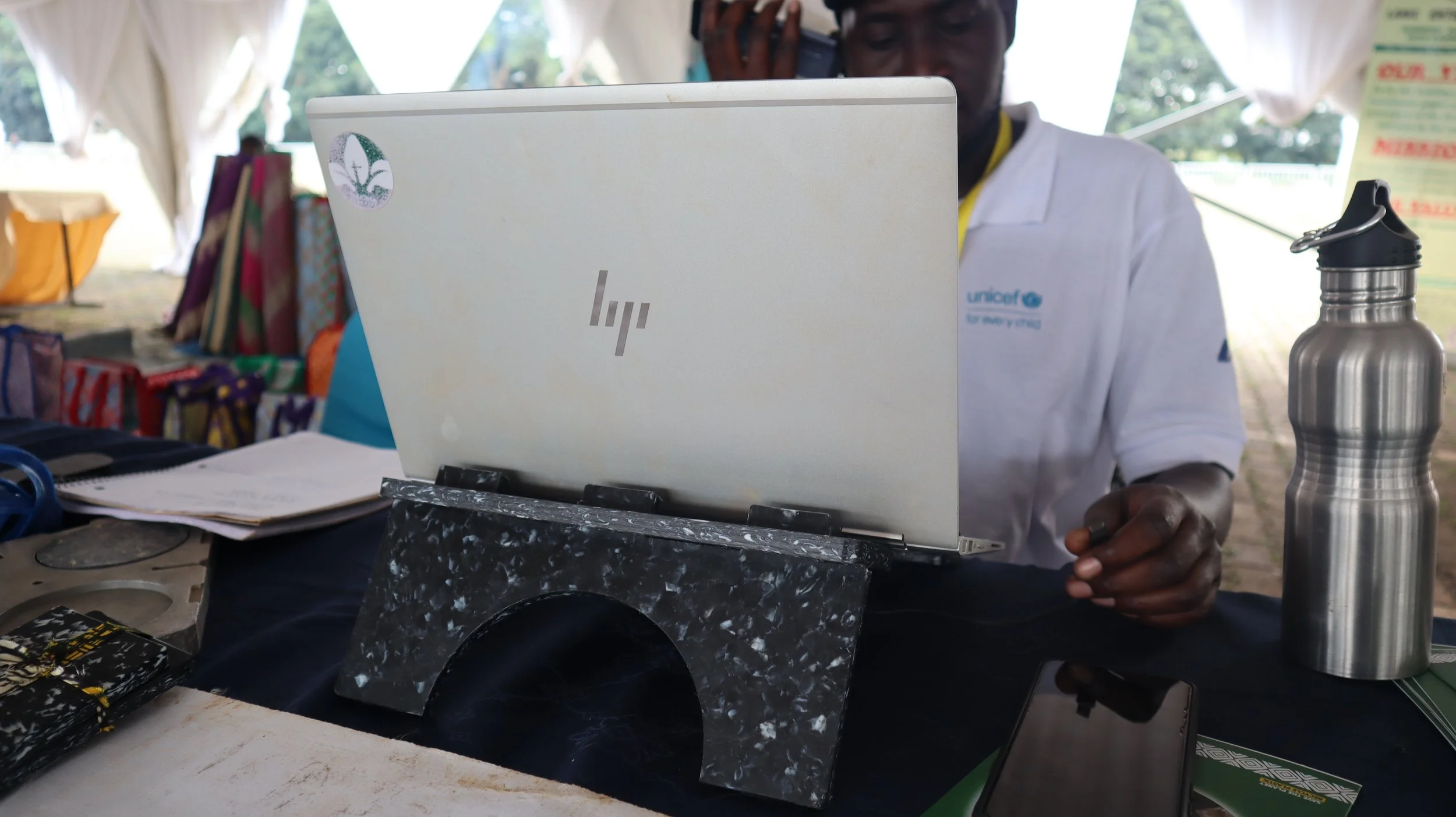 Are you tired of hunching over your laptop for hours on end? Look no further than TakaLH, the modular laptop holder designed for good posture and sustainability. Made entirely from recycled plastic, TakaLH offers a durable and eco-friendly solution f