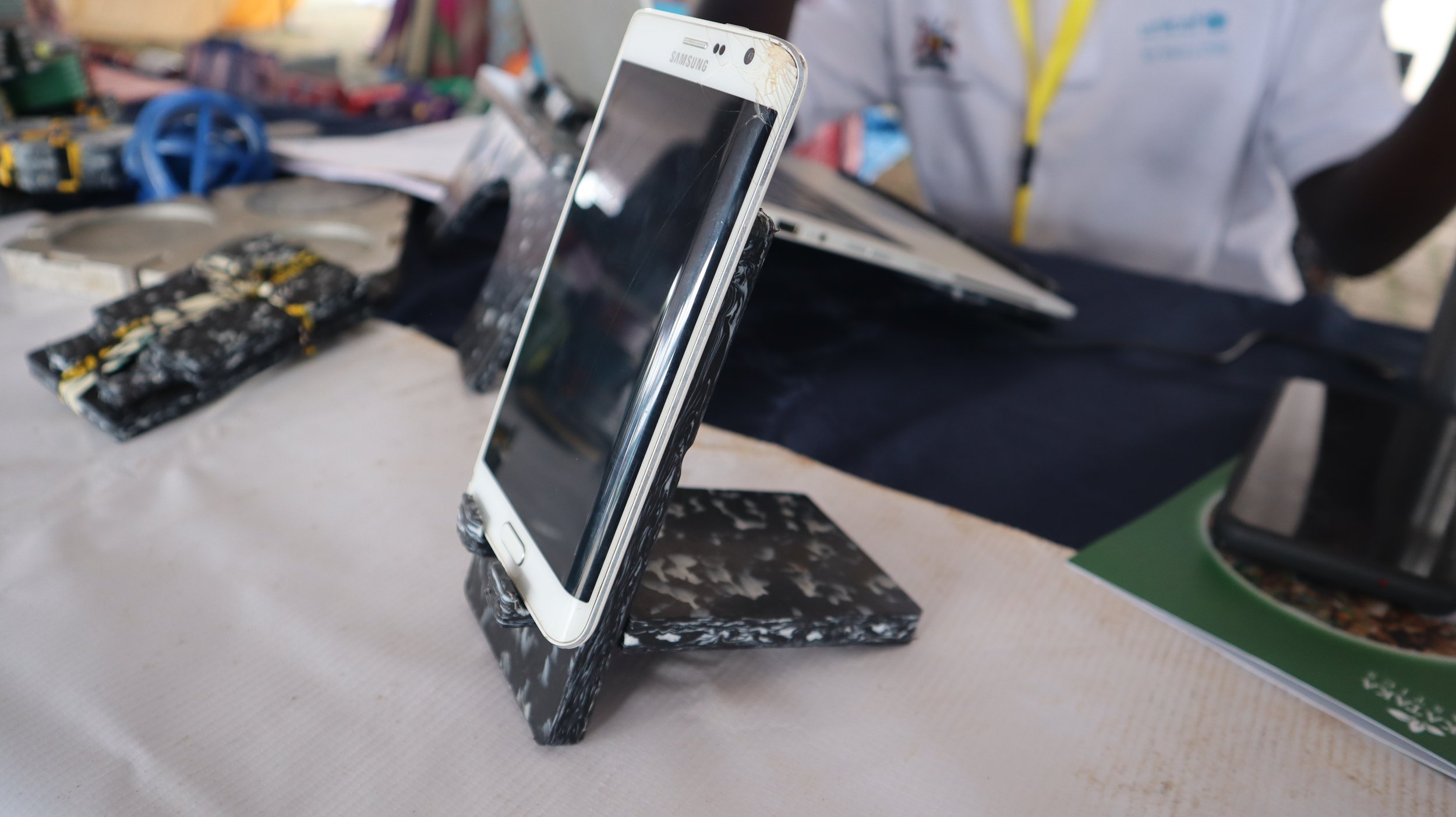 TakaPH is a modular phone holder designed to keep your desk organized and clutter-free. Made from recycled plastic, this eco-friendly phone holder is not only stylish but also sustainable. Its modular design allows you to easily adjust the angle and 
