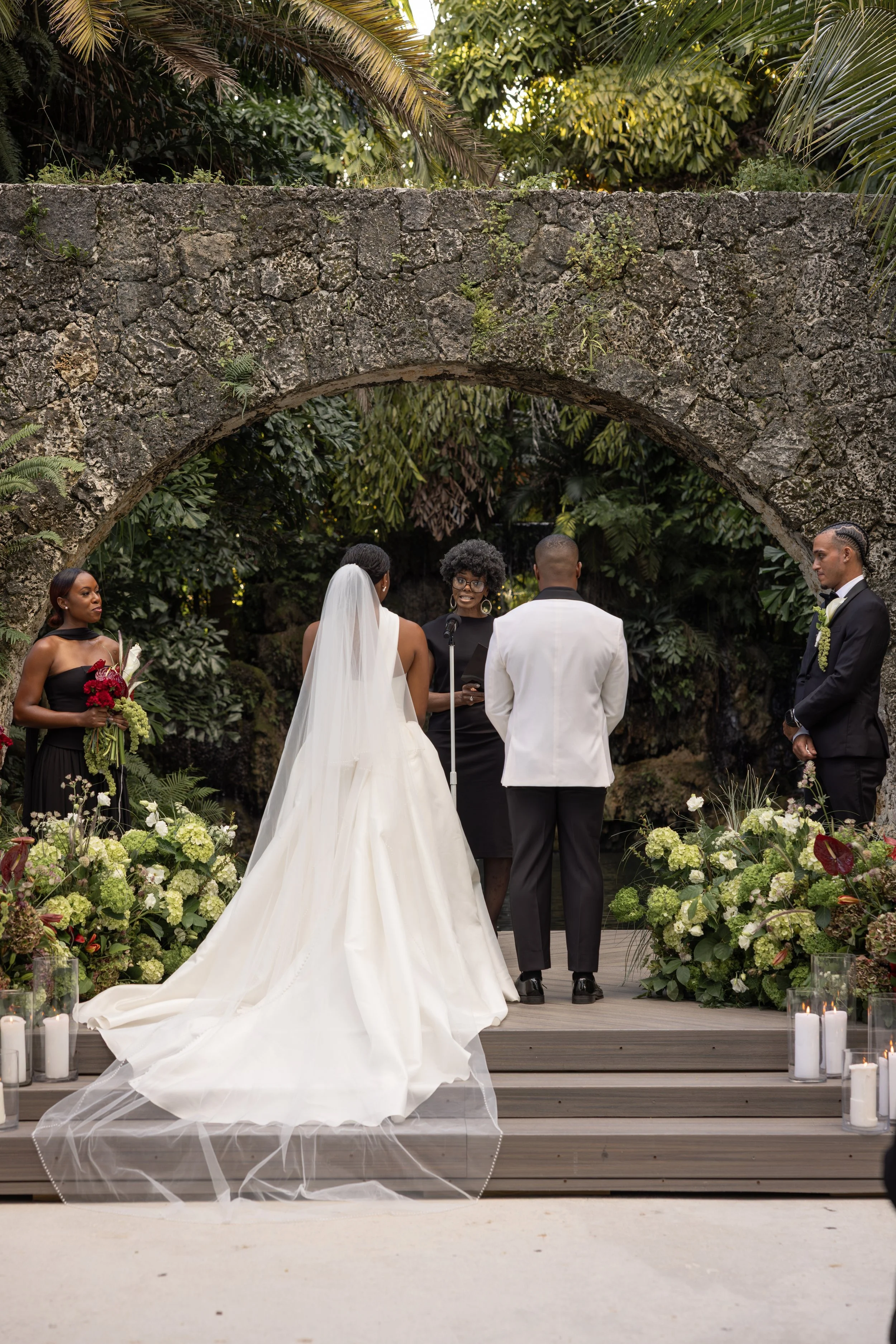 Which Miami florists offer natural, airy floral designs for events?